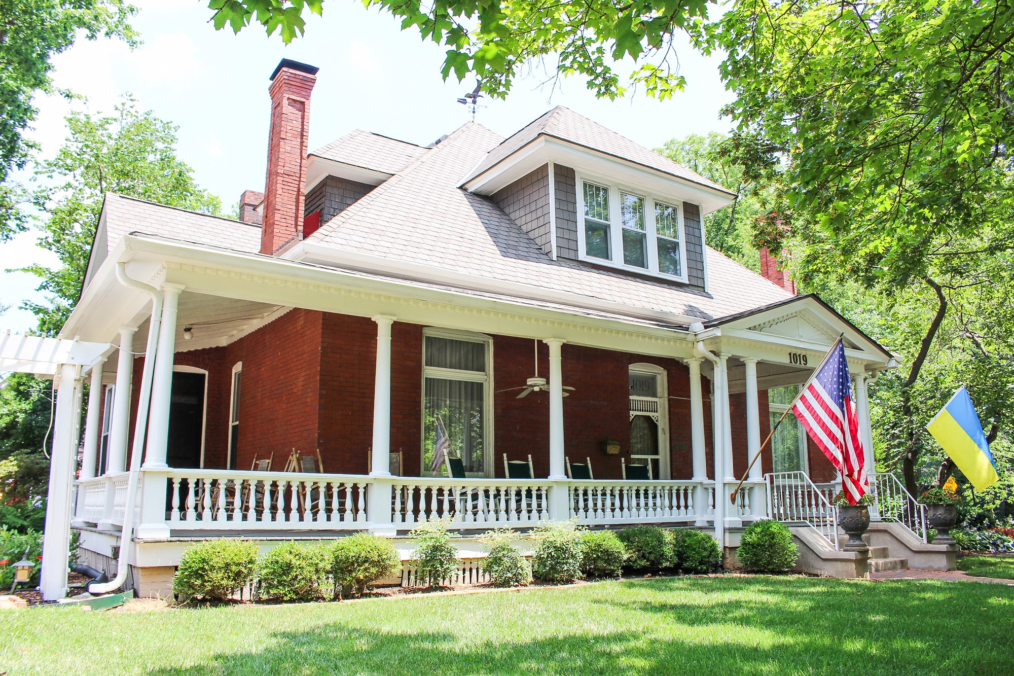 1019 E Main St