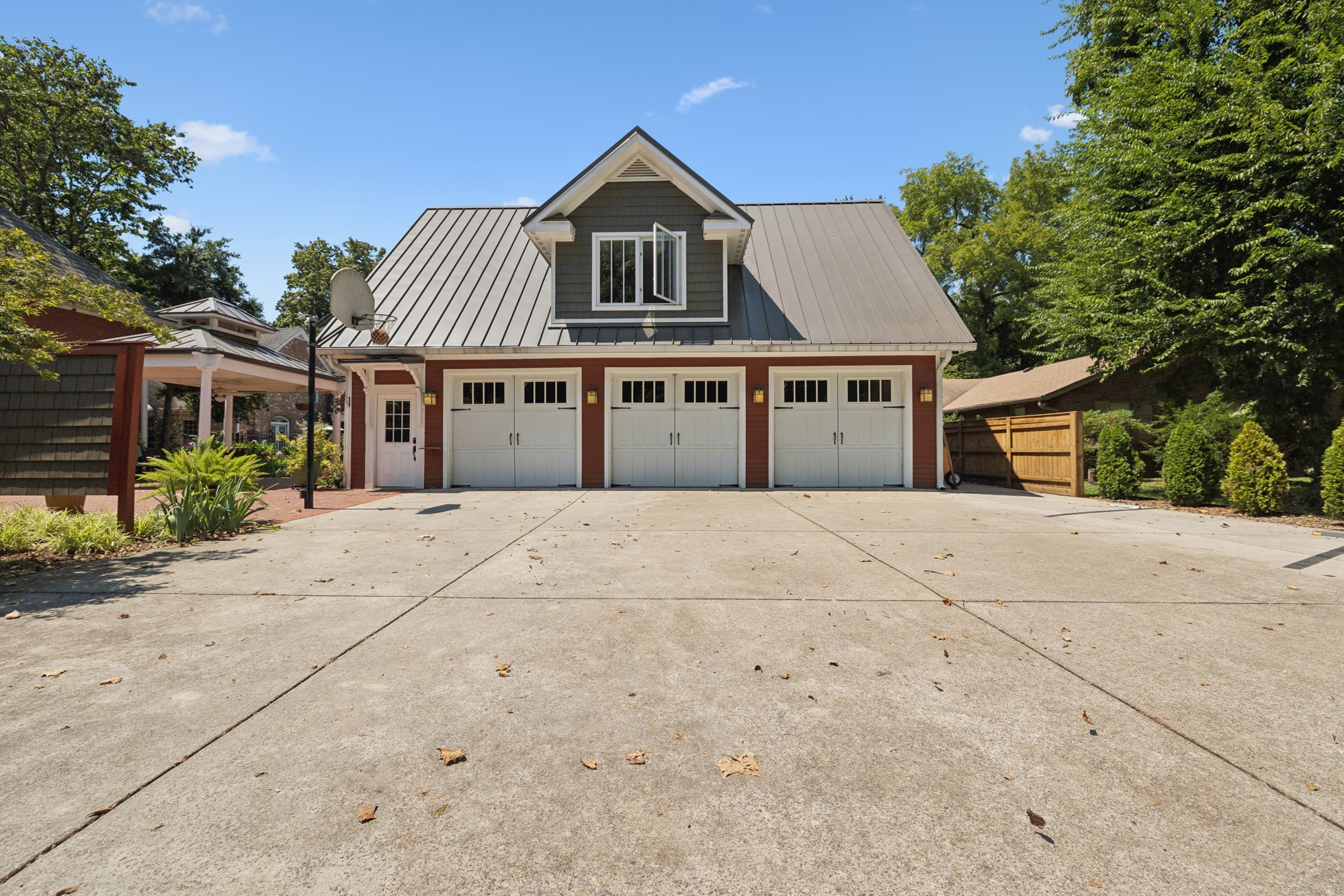 1019 E Main St
