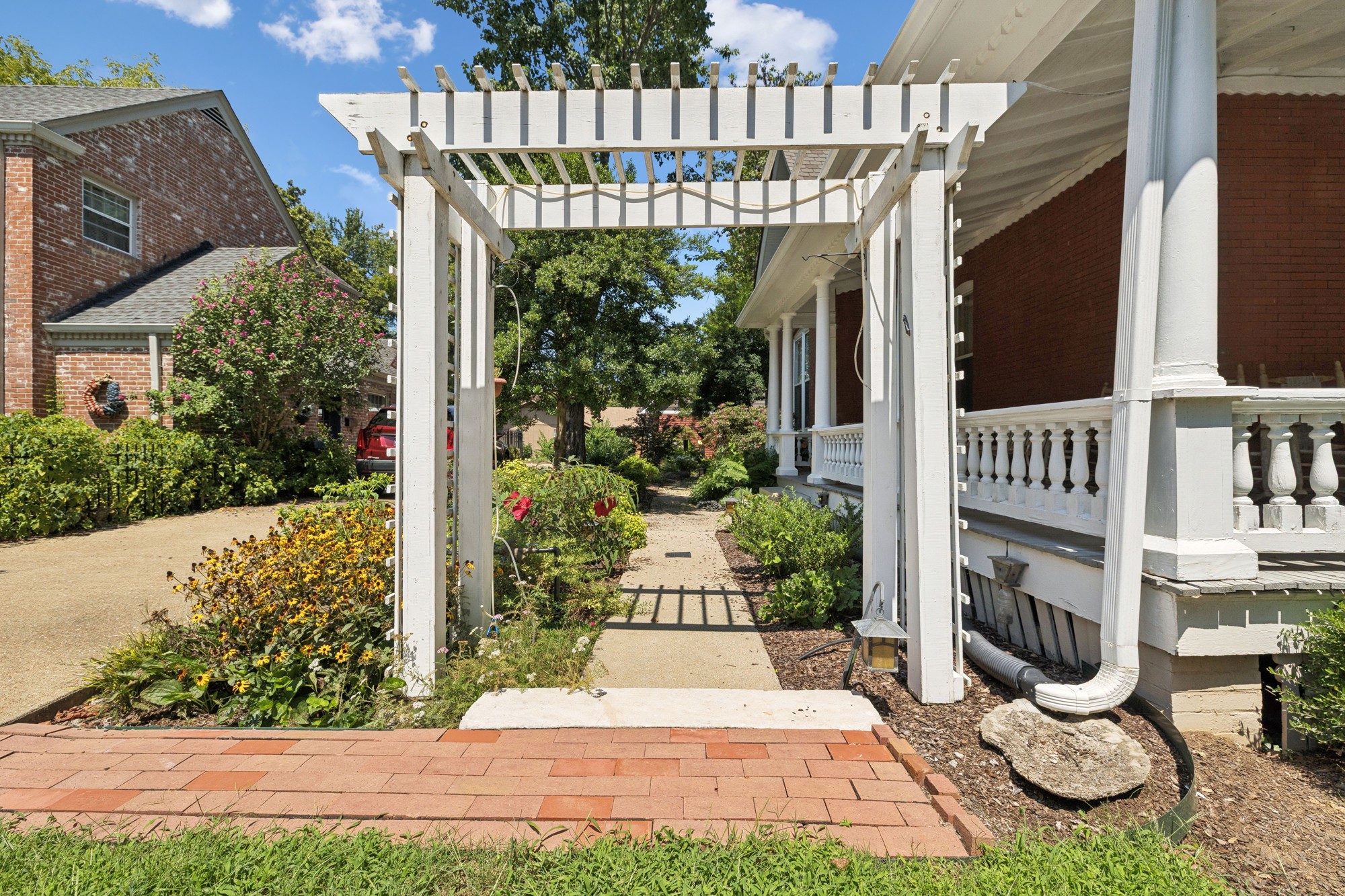 1019 E Main St