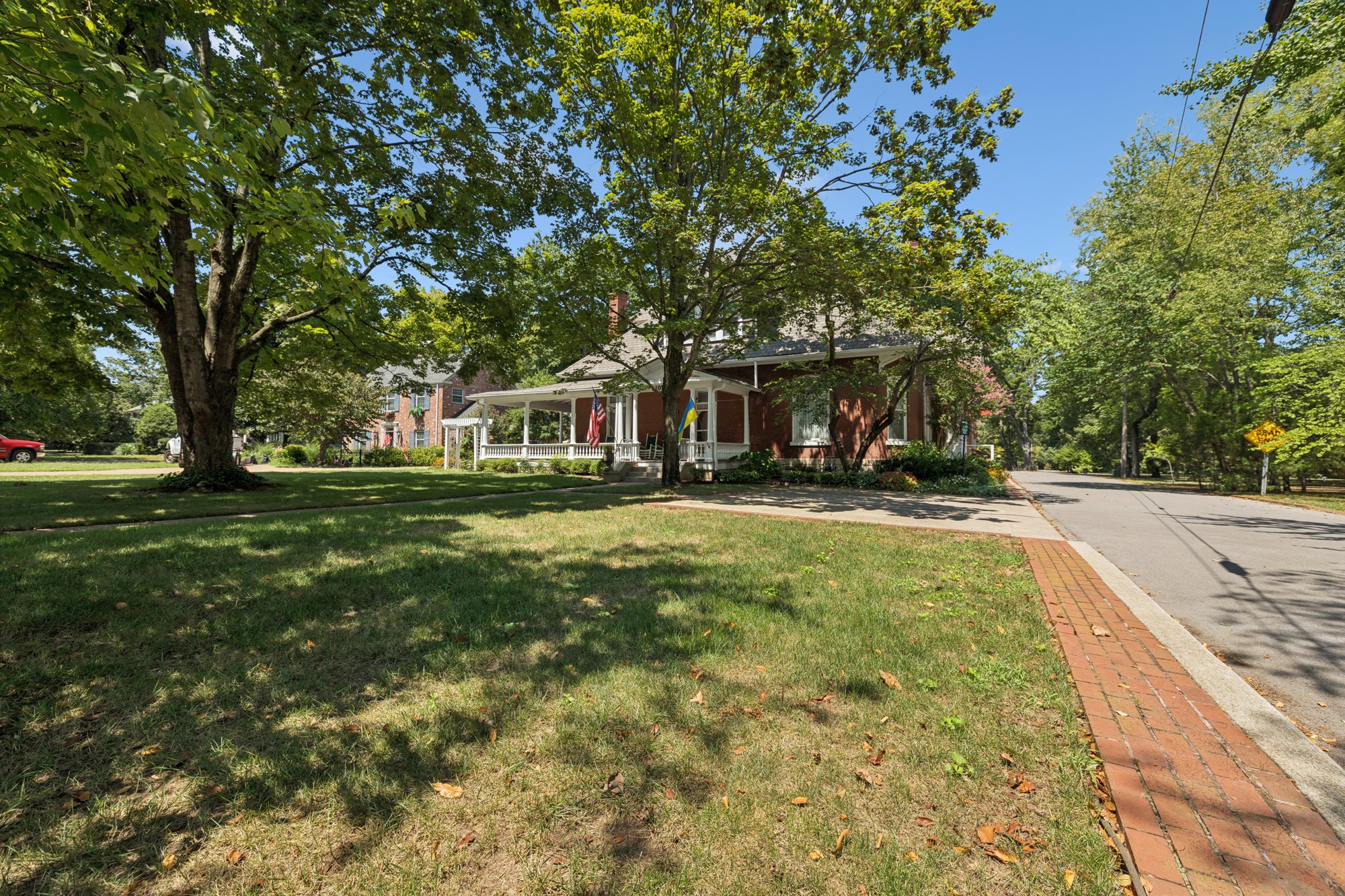 1019 E Main St