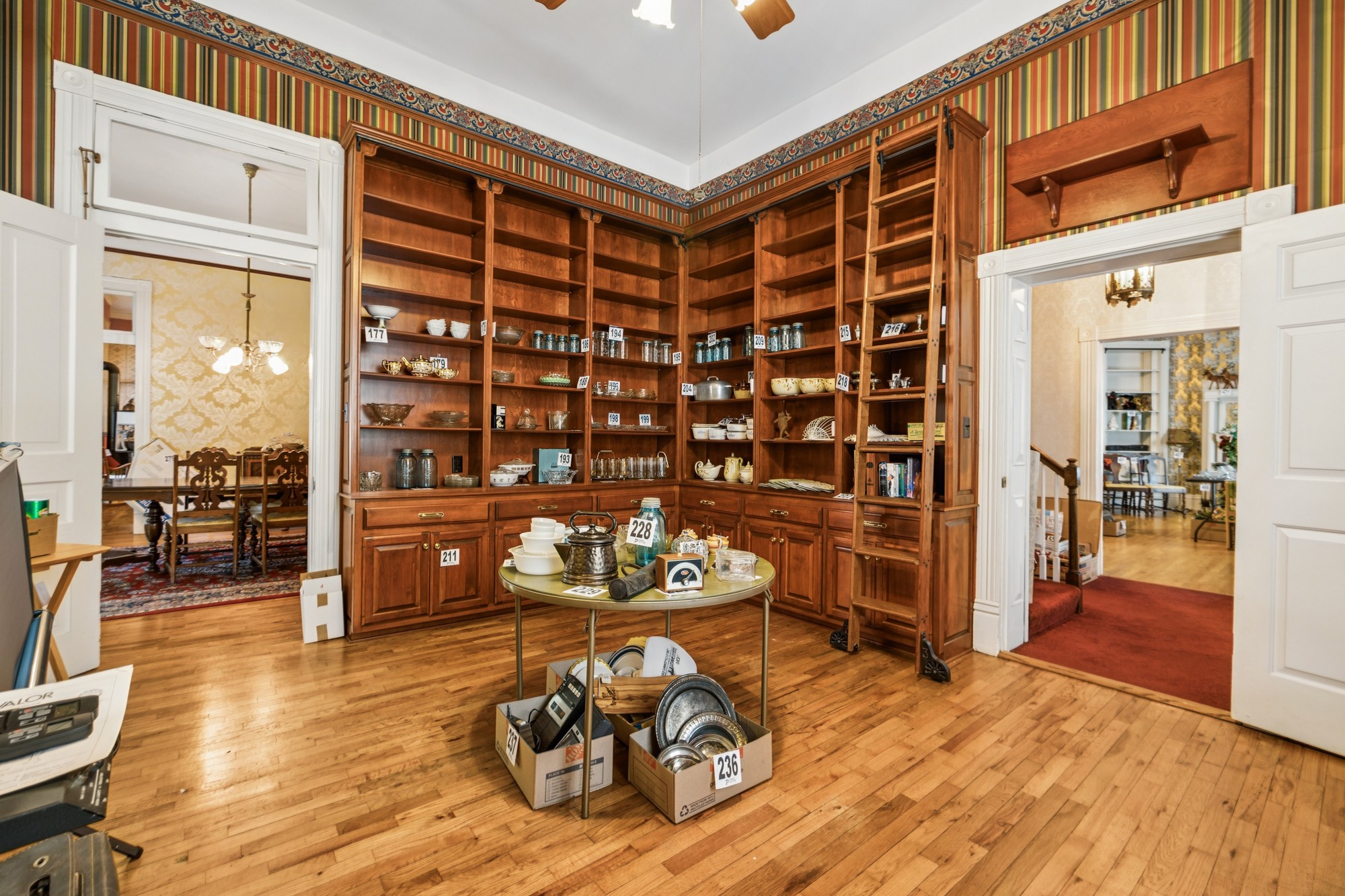 1019 E Main St