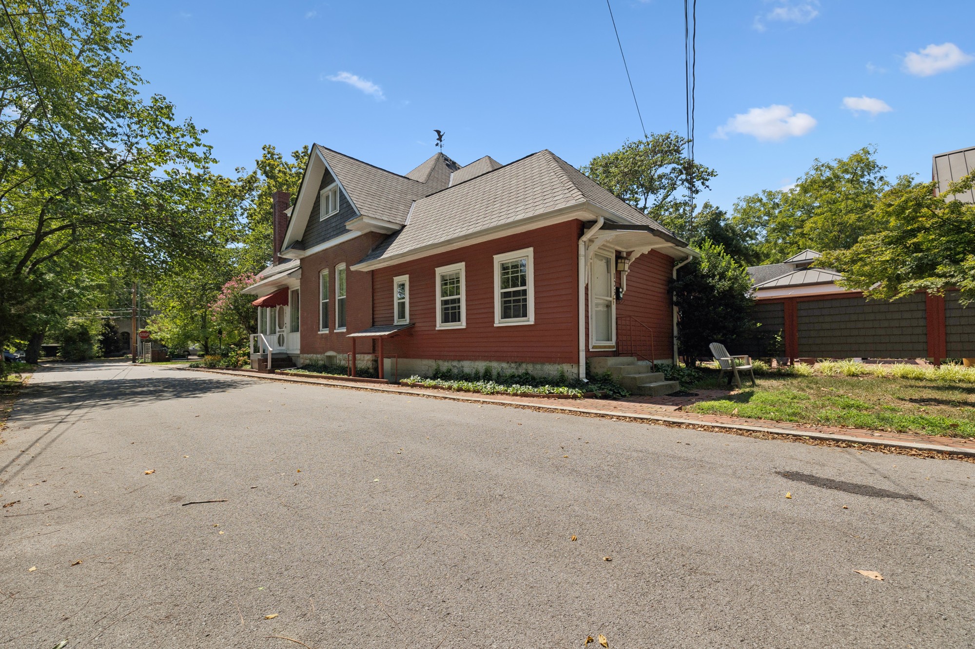 1019 E Main St