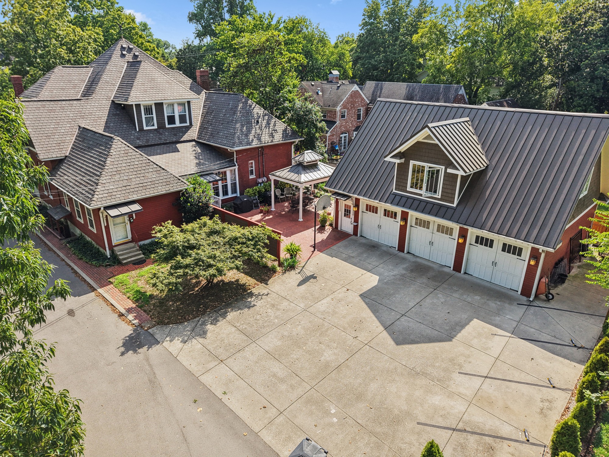 1019 E Main St
