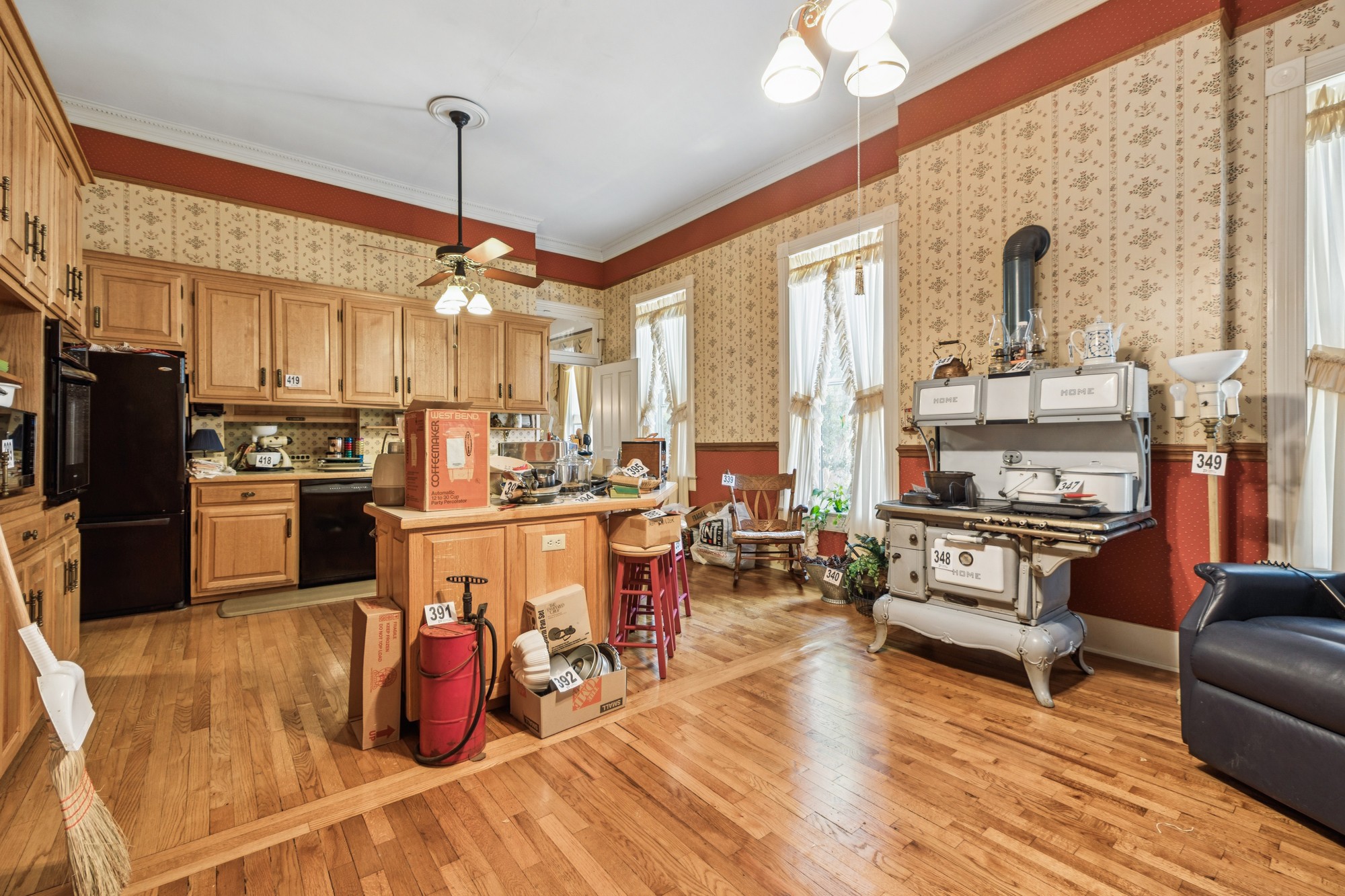 1019 E Main St