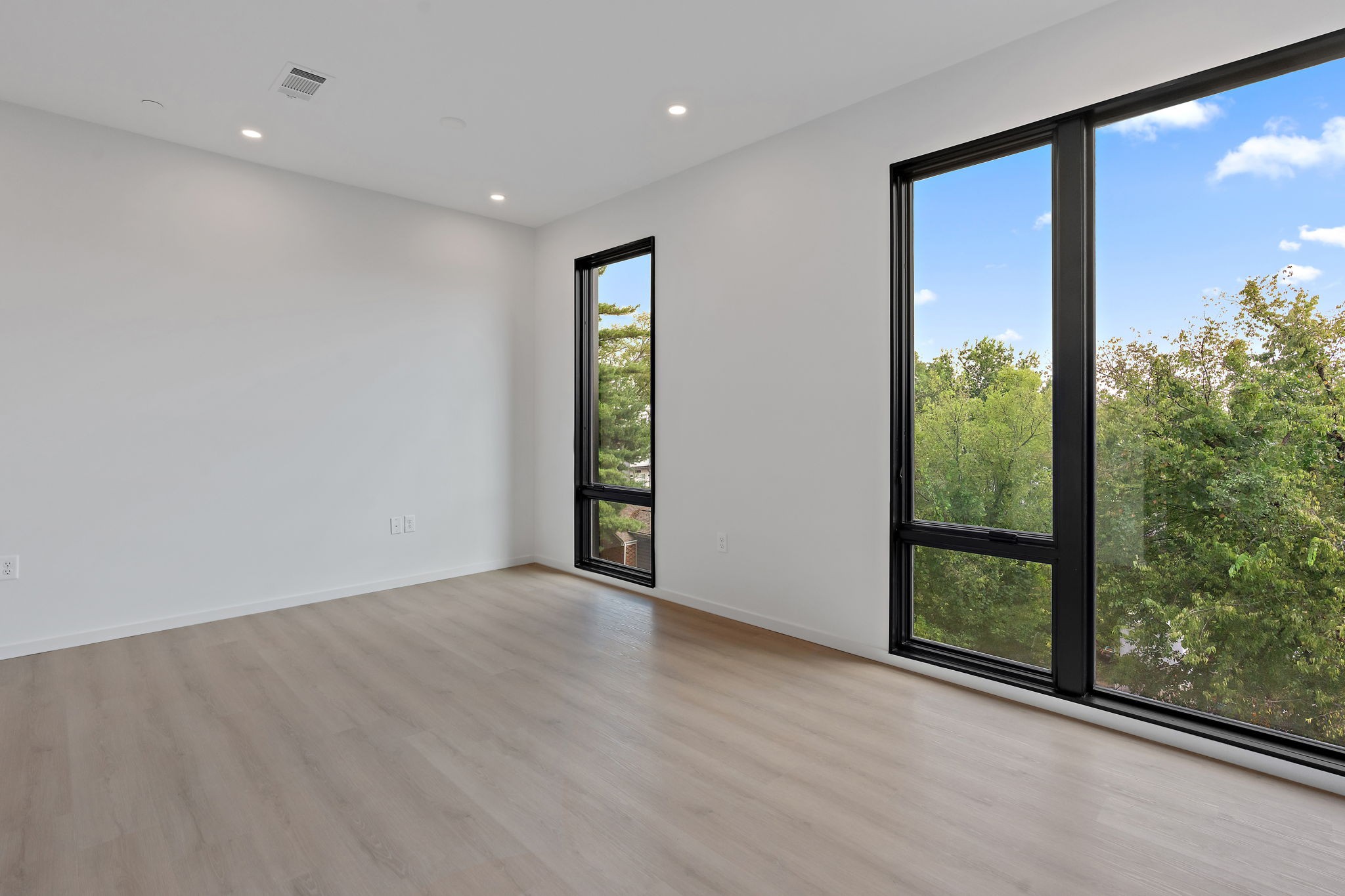 500 Merritt Ave Unit: 310