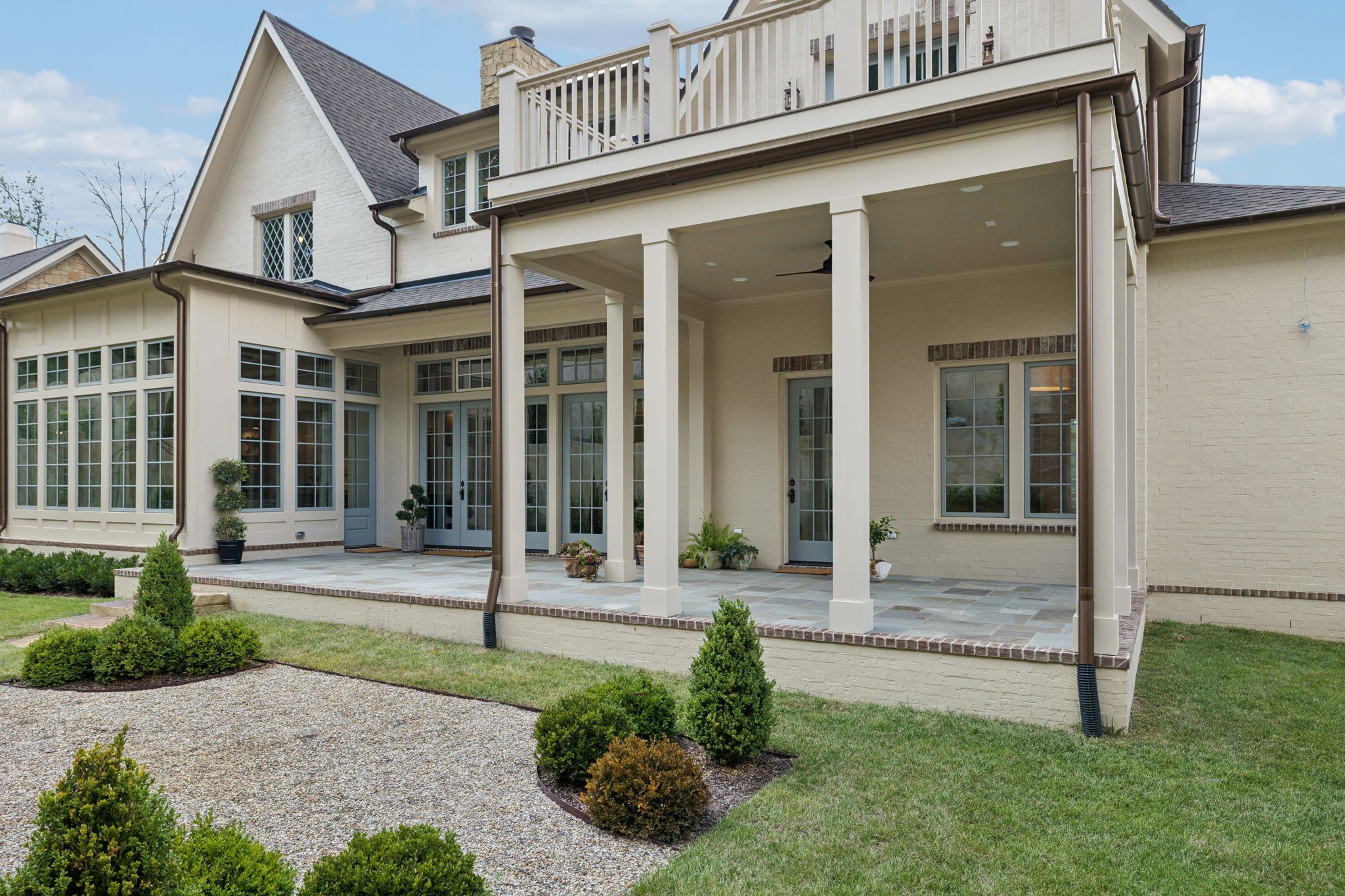 391 The Lady of the Lake Ln