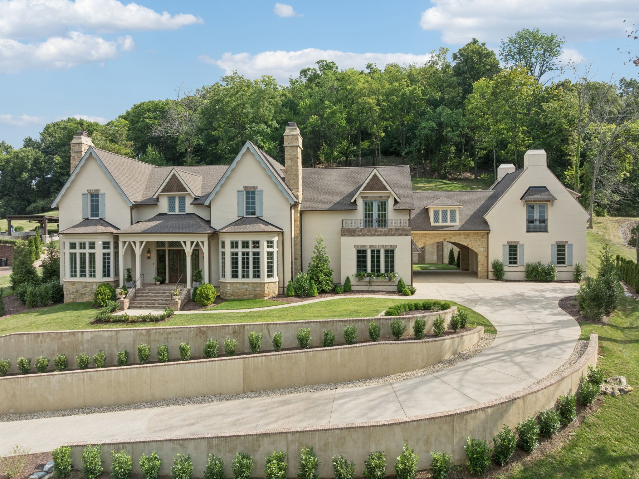 391 The Lady of the Lake Ln