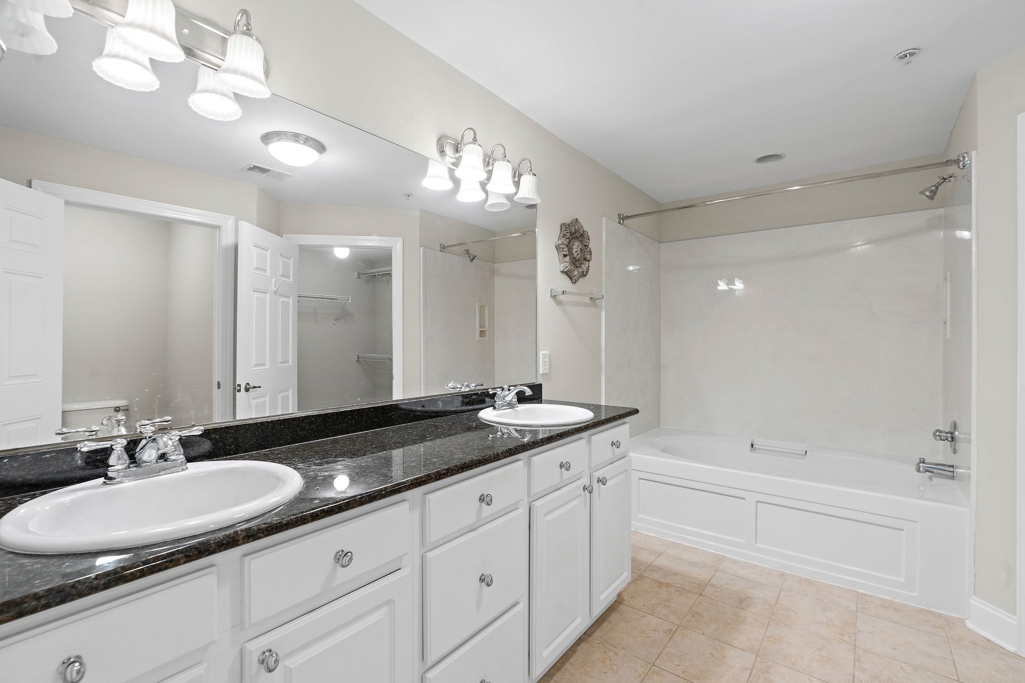 3201 Aspen Grove Drive Unit: L8