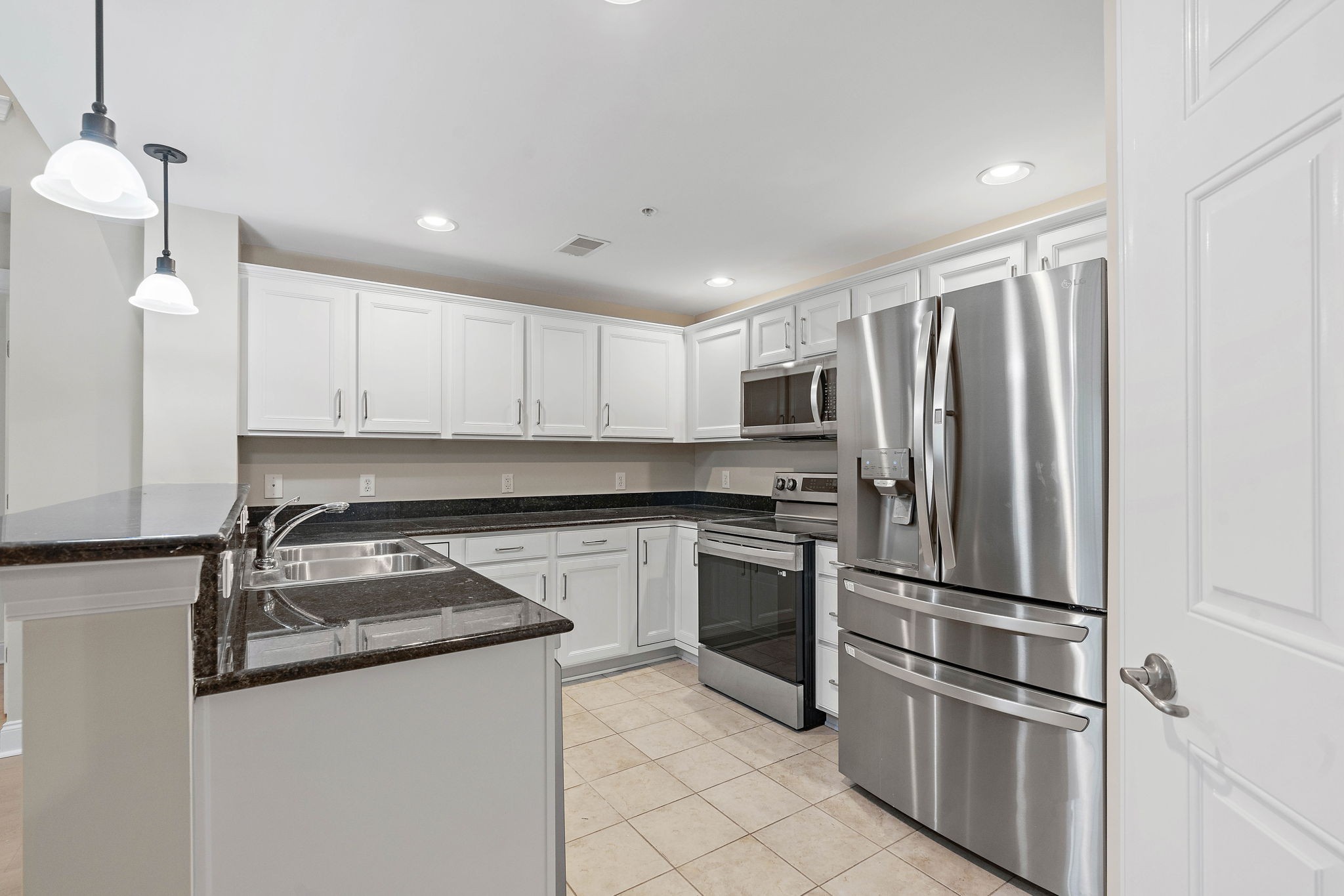 3201 Aspen Grove Drive Unit: L8