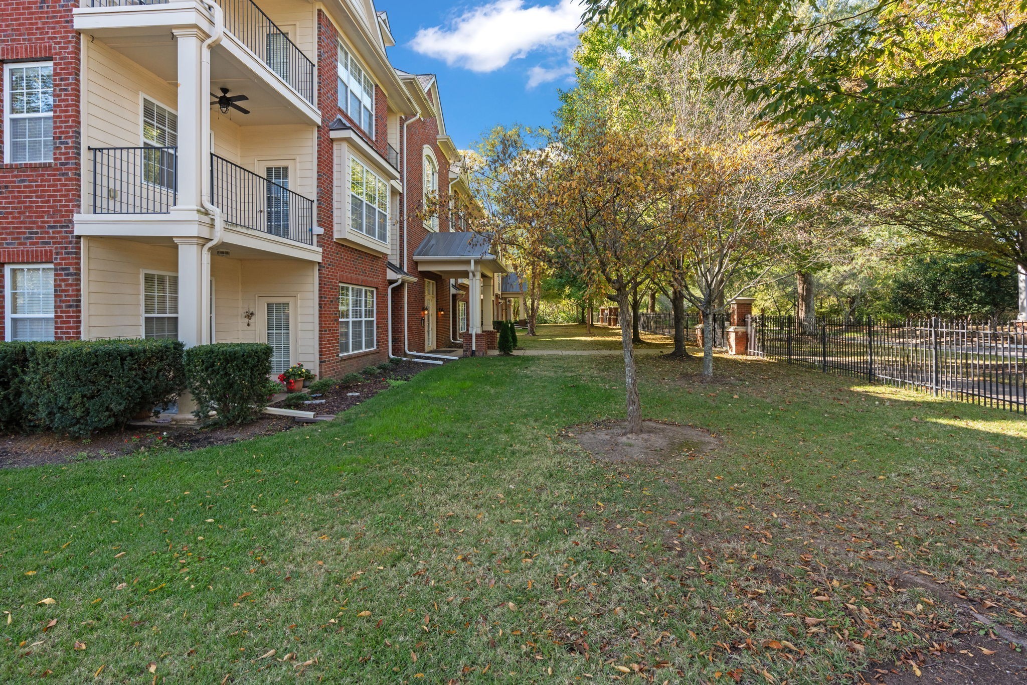3201 Aspen Grove Drive Unit: L8