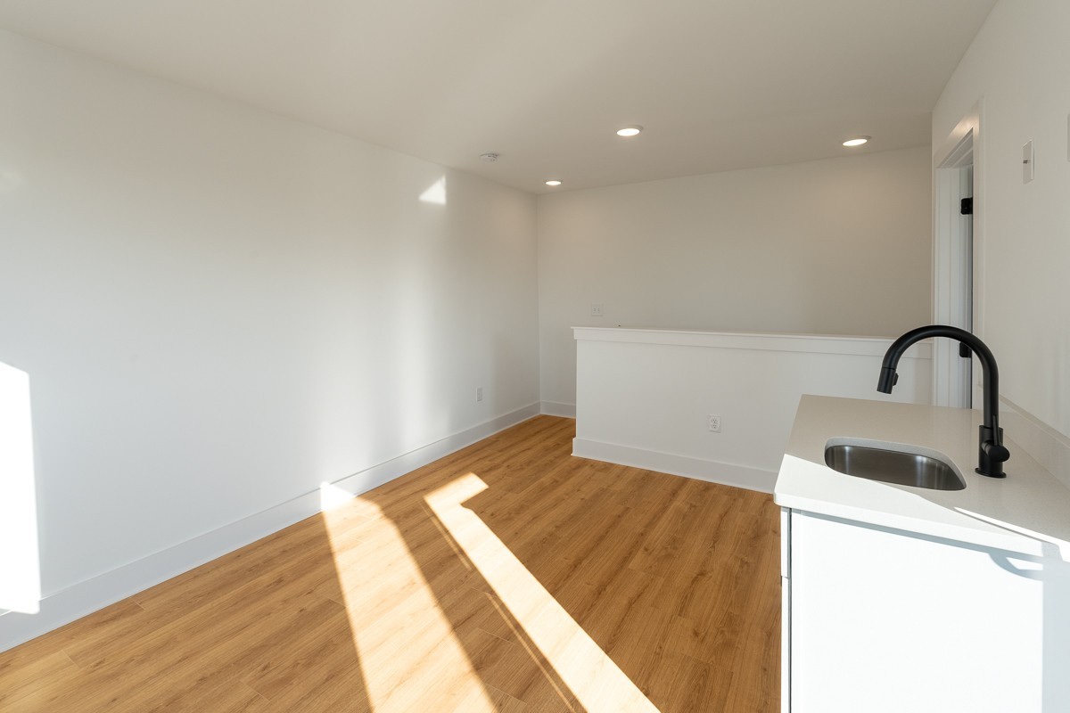 102 Duke St Unit: 8