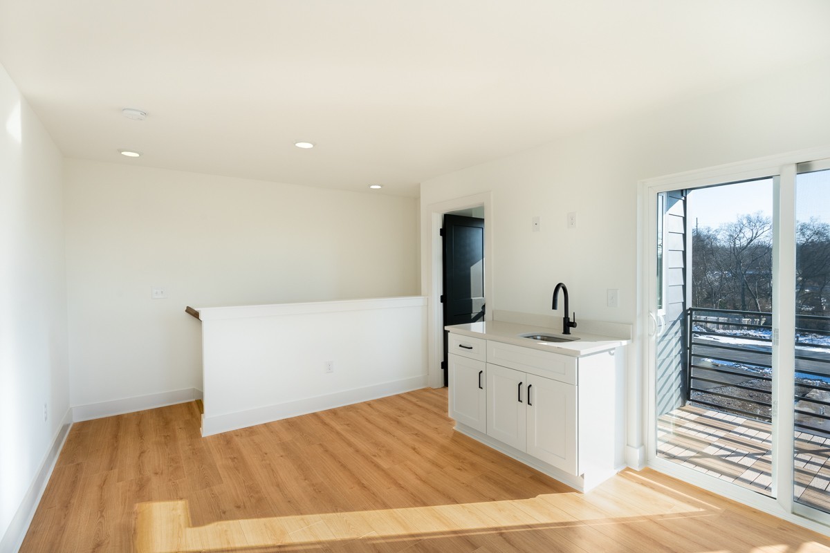 102 Duke St Unit: 8