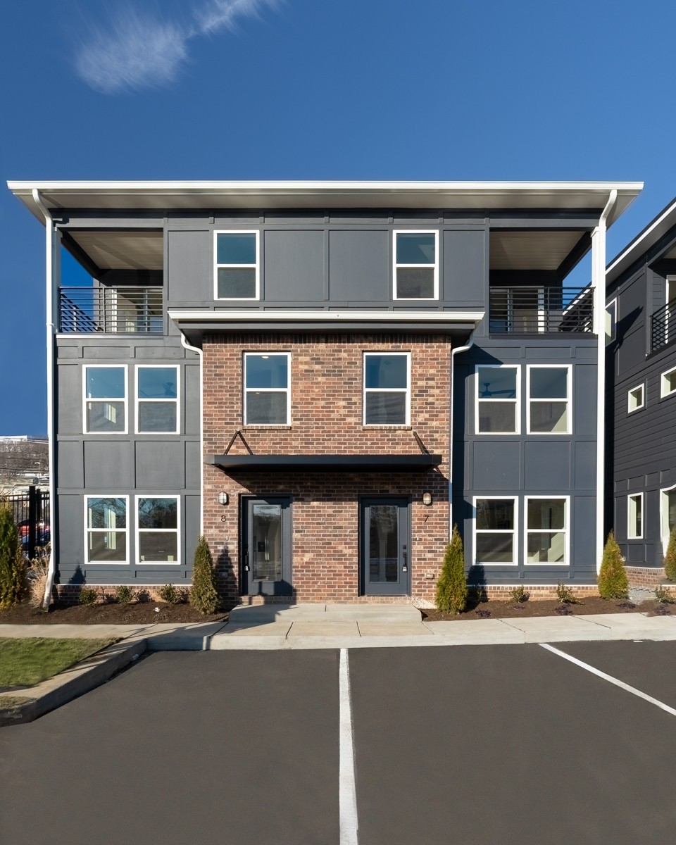 102 Duke St Unit: 8