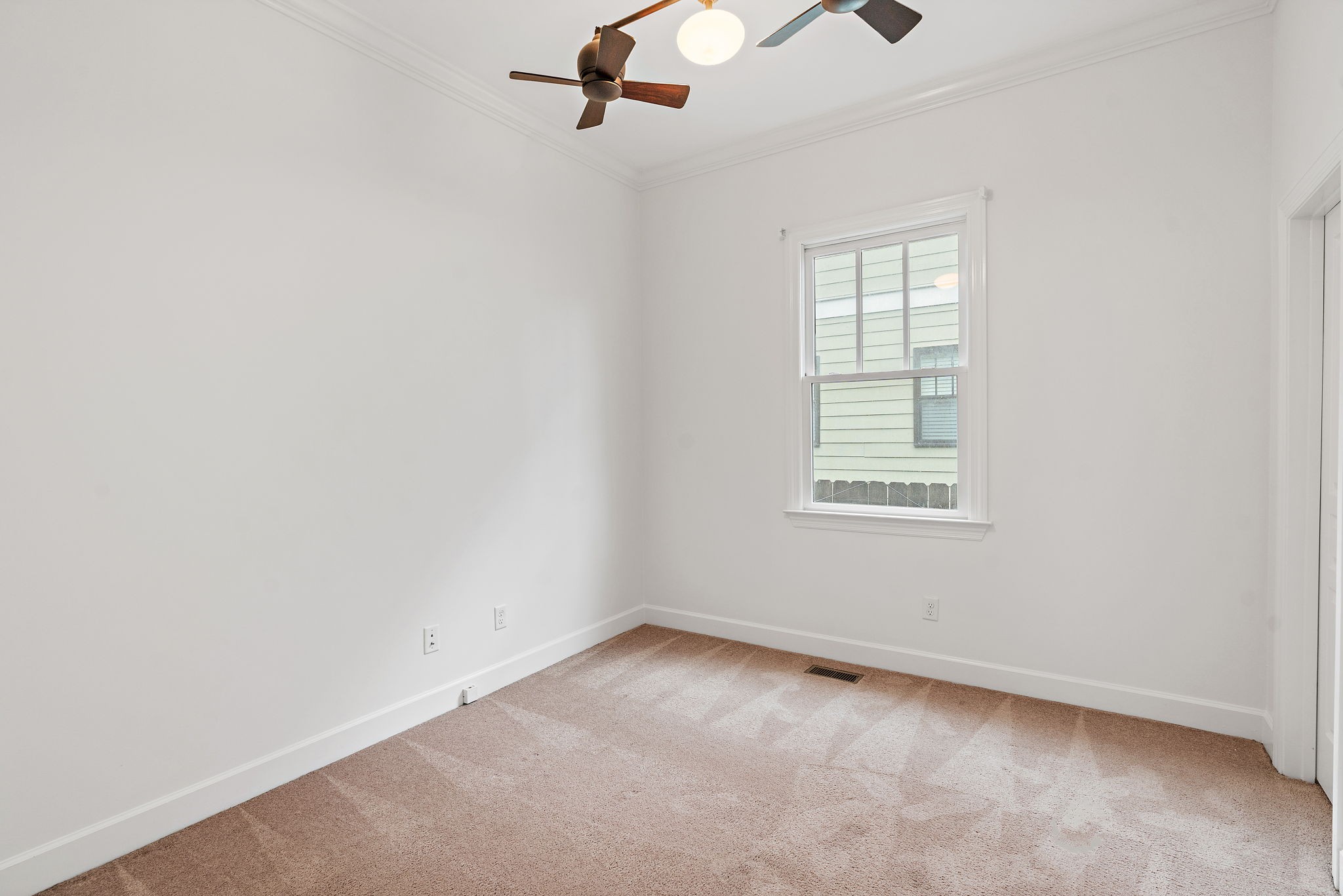 221 Treutland Ave
