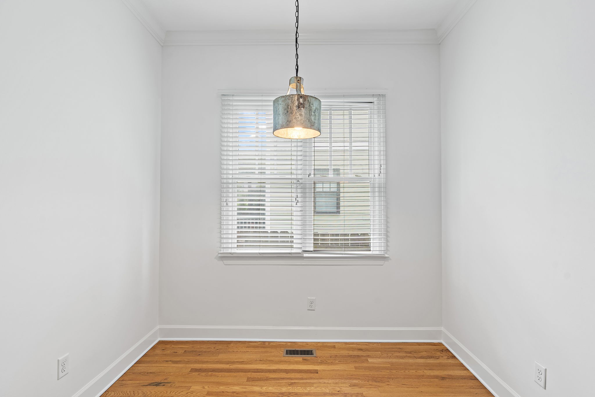 221 Treutland Ave