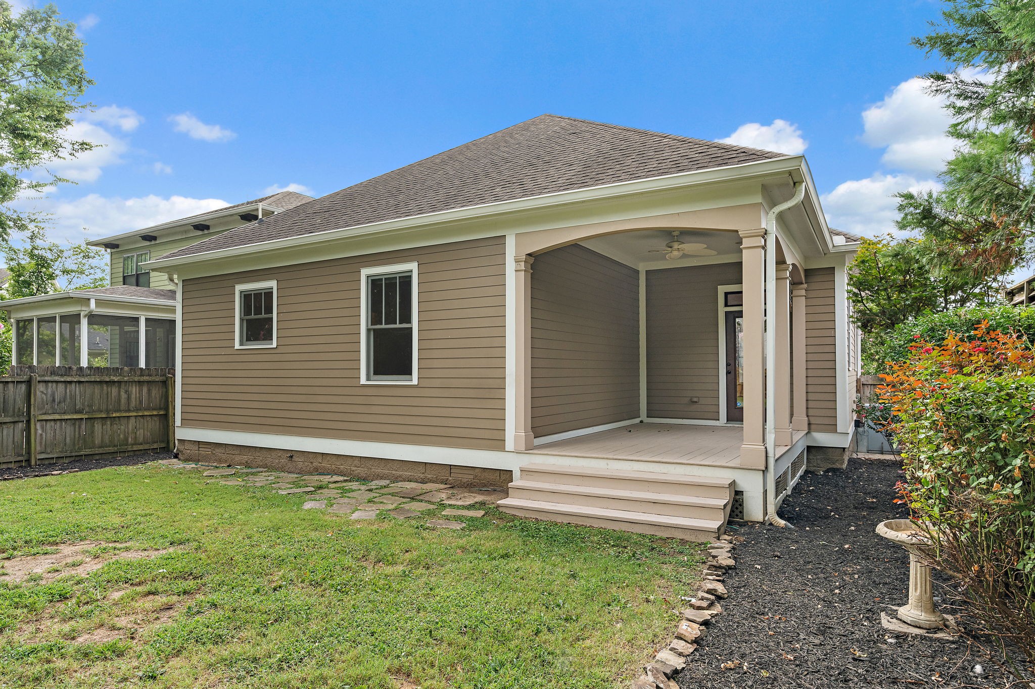 221 Treutland Ave