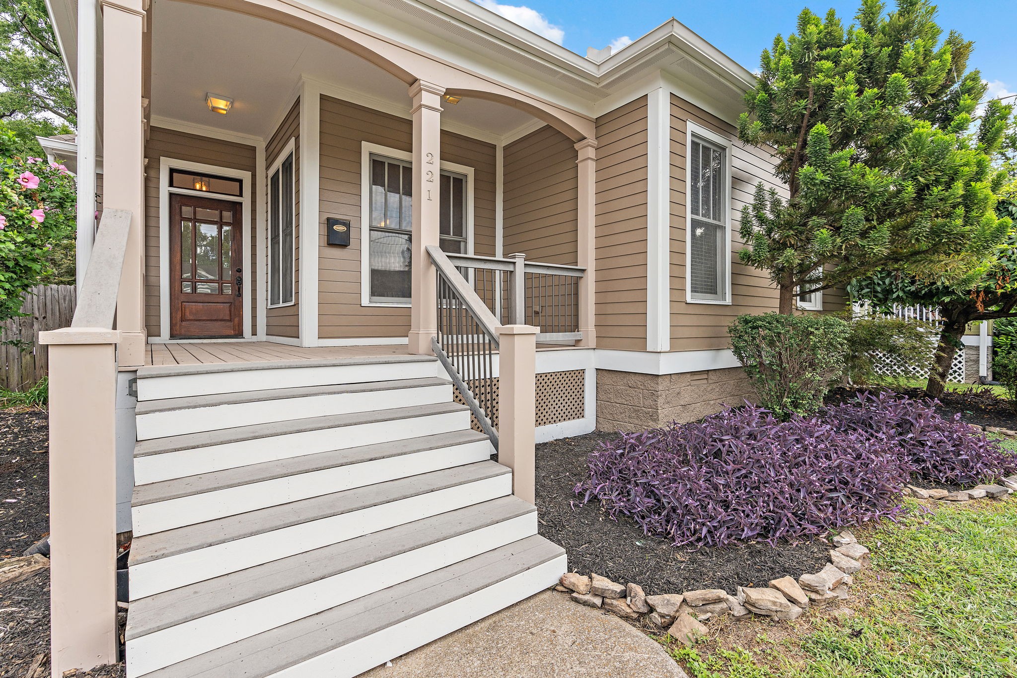 221 Treutland Ave