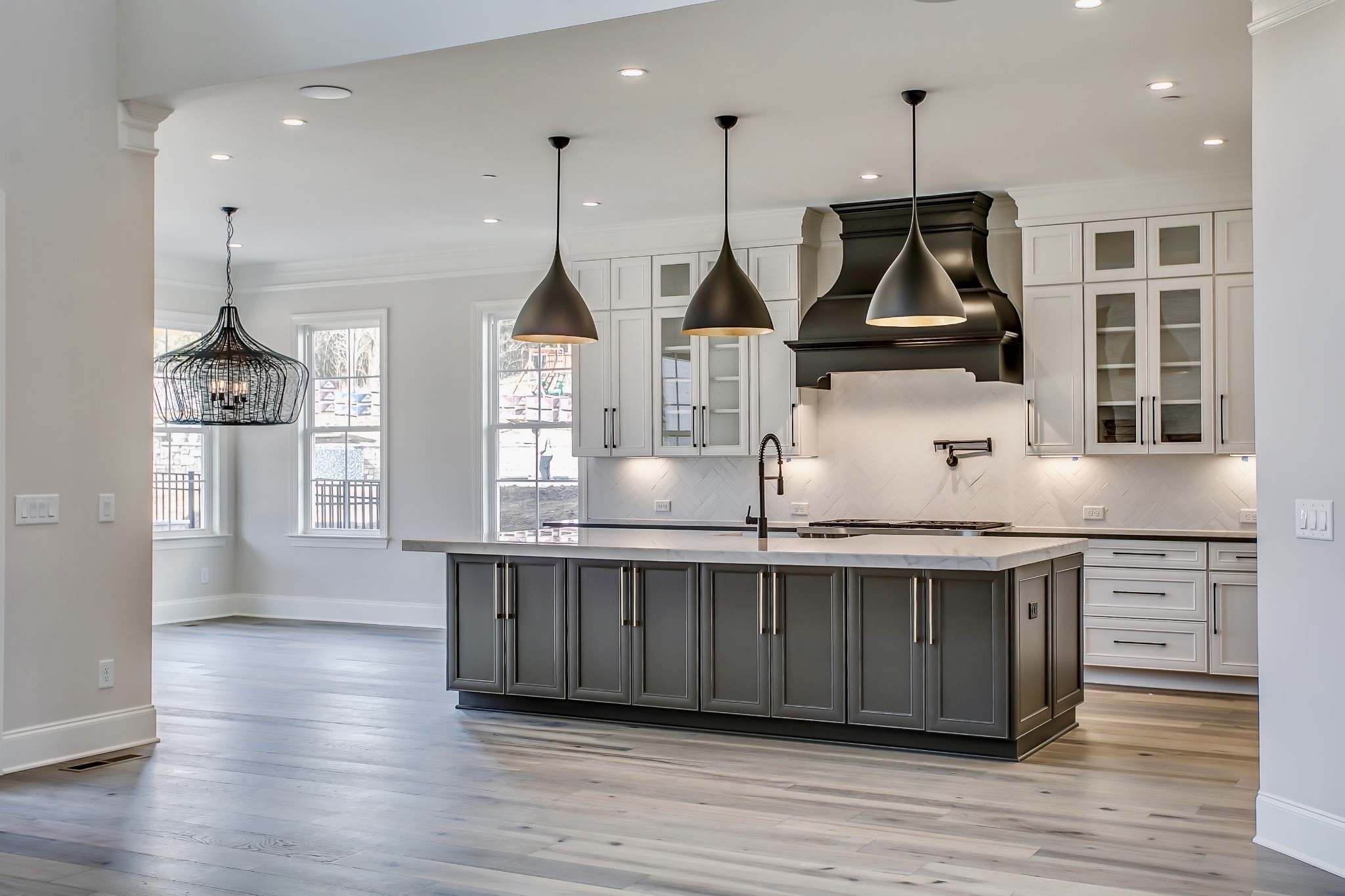 9908 Amarosa Ct