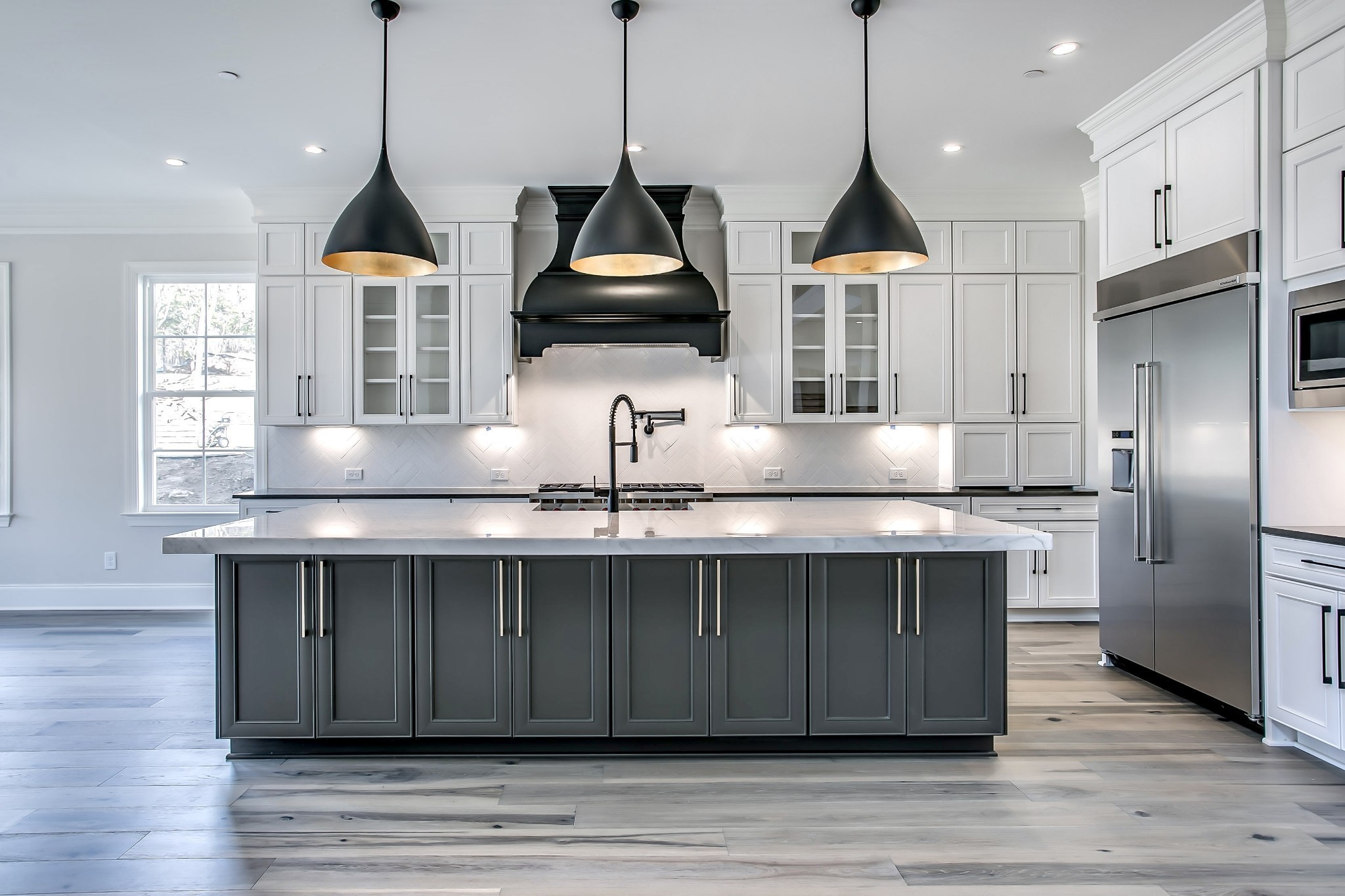 9908 Amarosa Ct