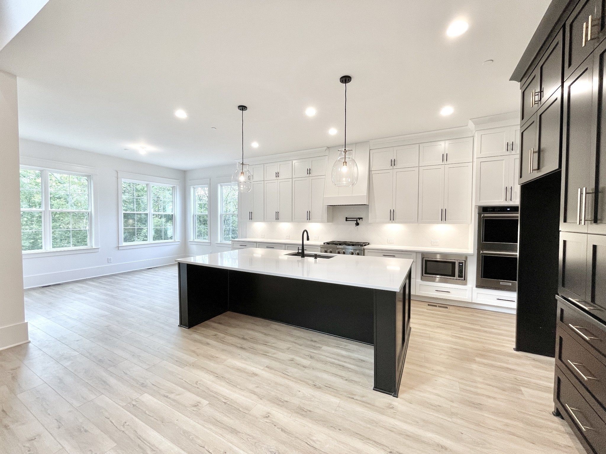9908 Amarosa Ct