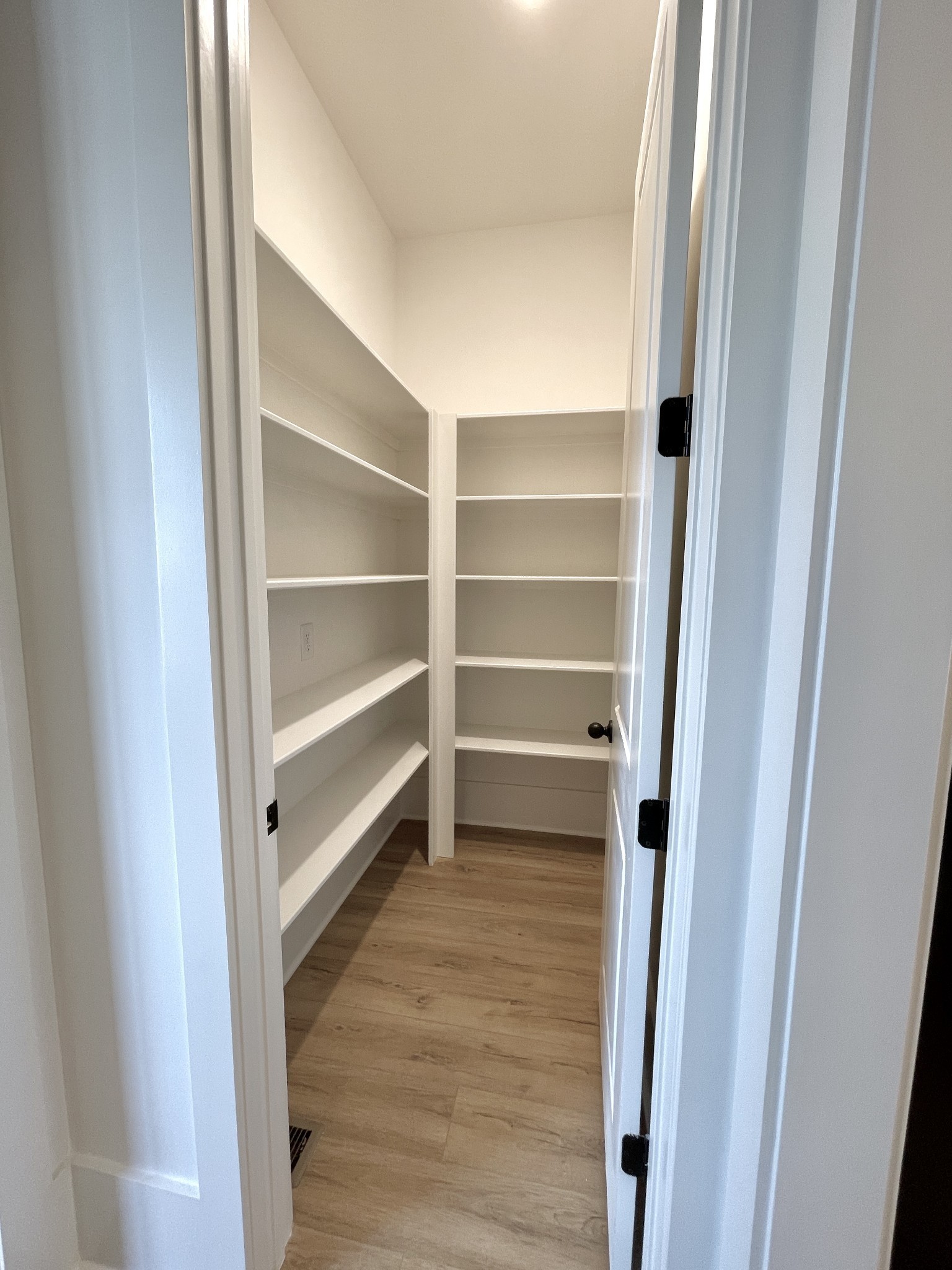 9908 Amarosa Ct