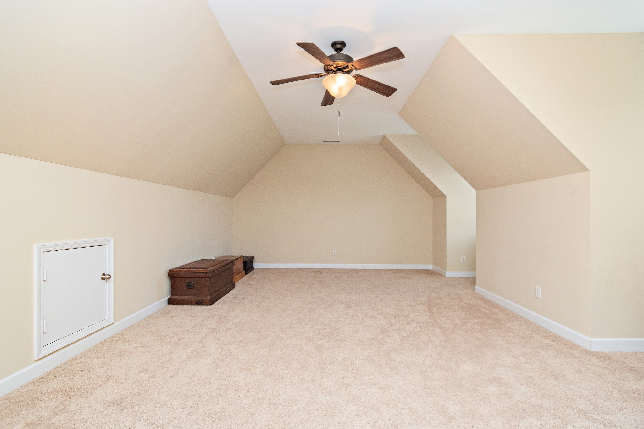 5039 MacArthur Ave