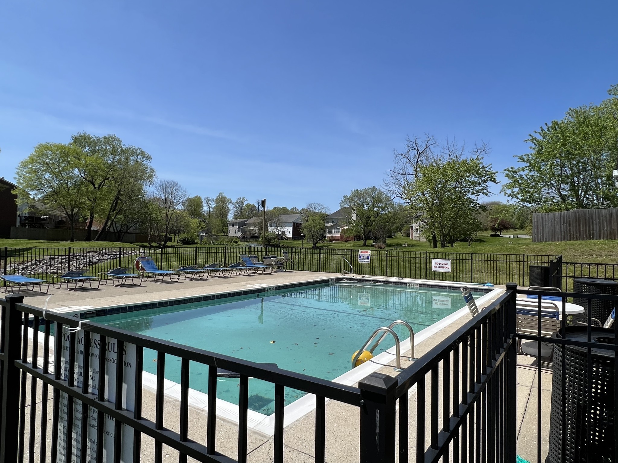 8035 Meadowview Ln
