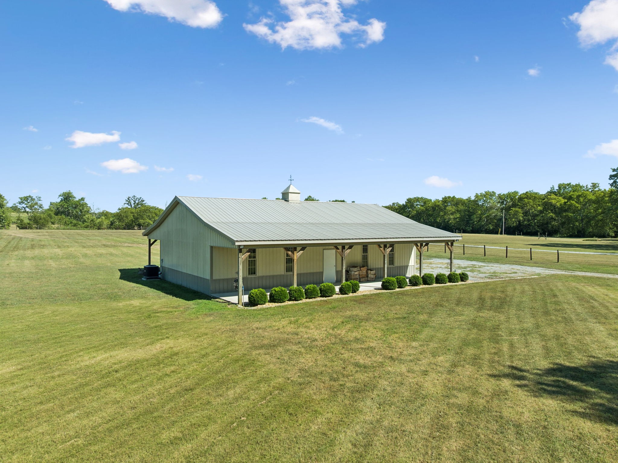 662 Neals Ln