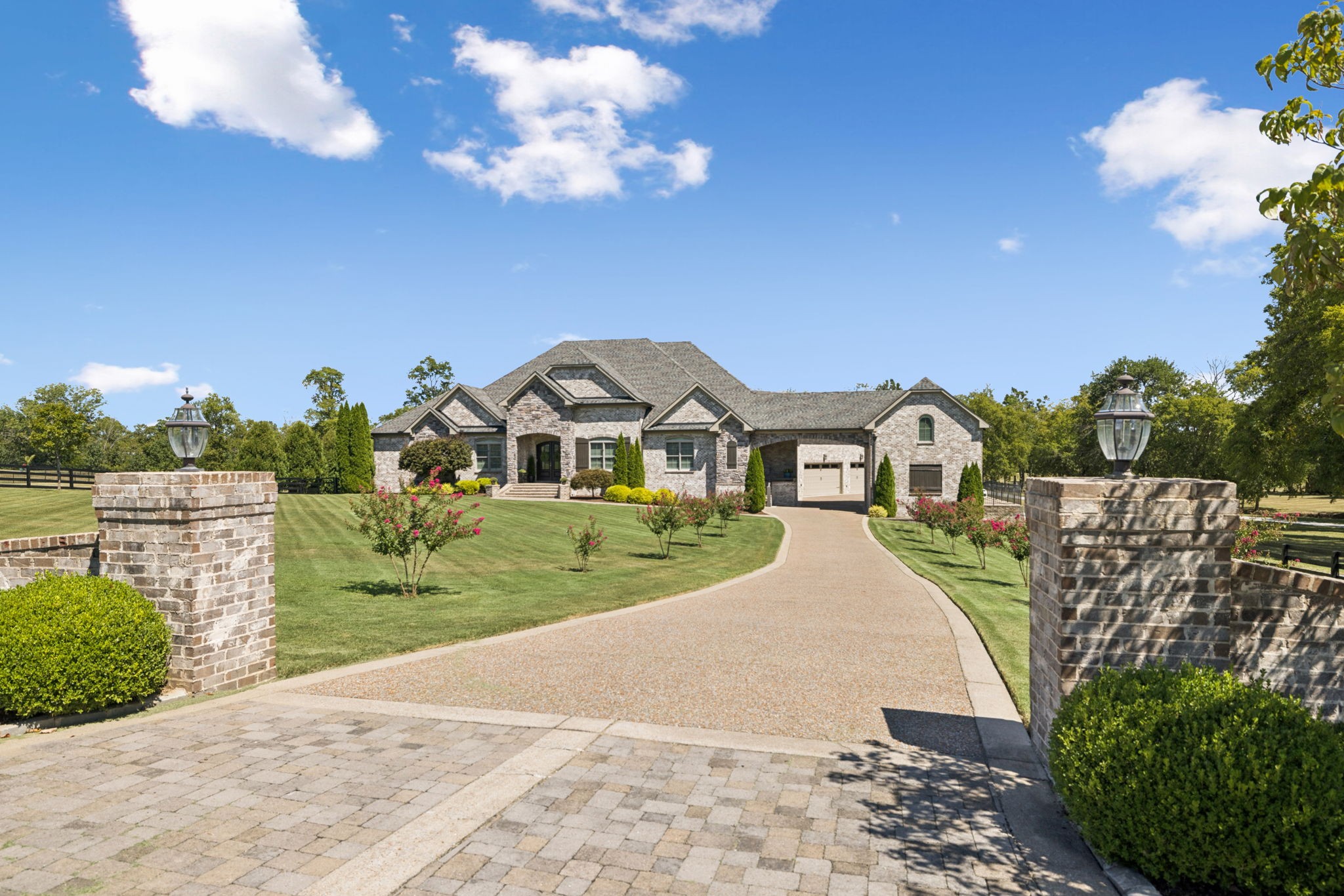 662 Neals Ln