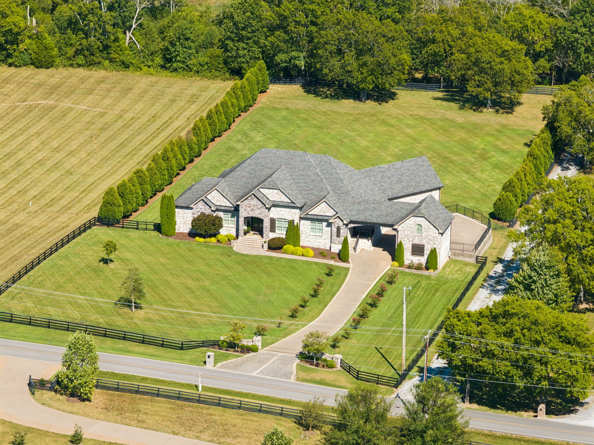 662 Neals Ln