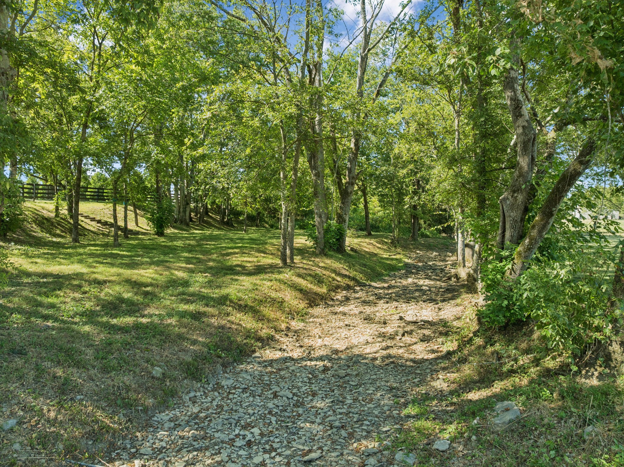 662 Neals Ln