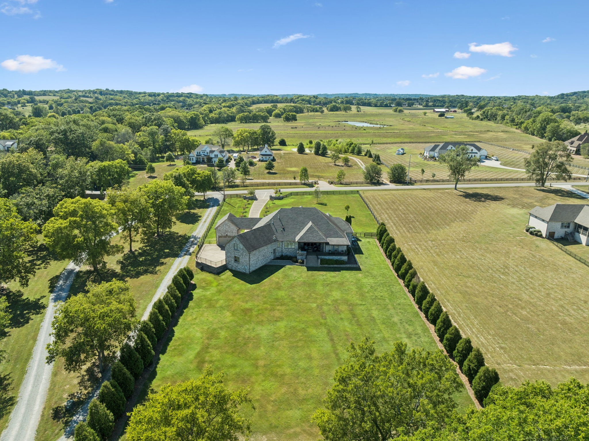 662 Neals Ln