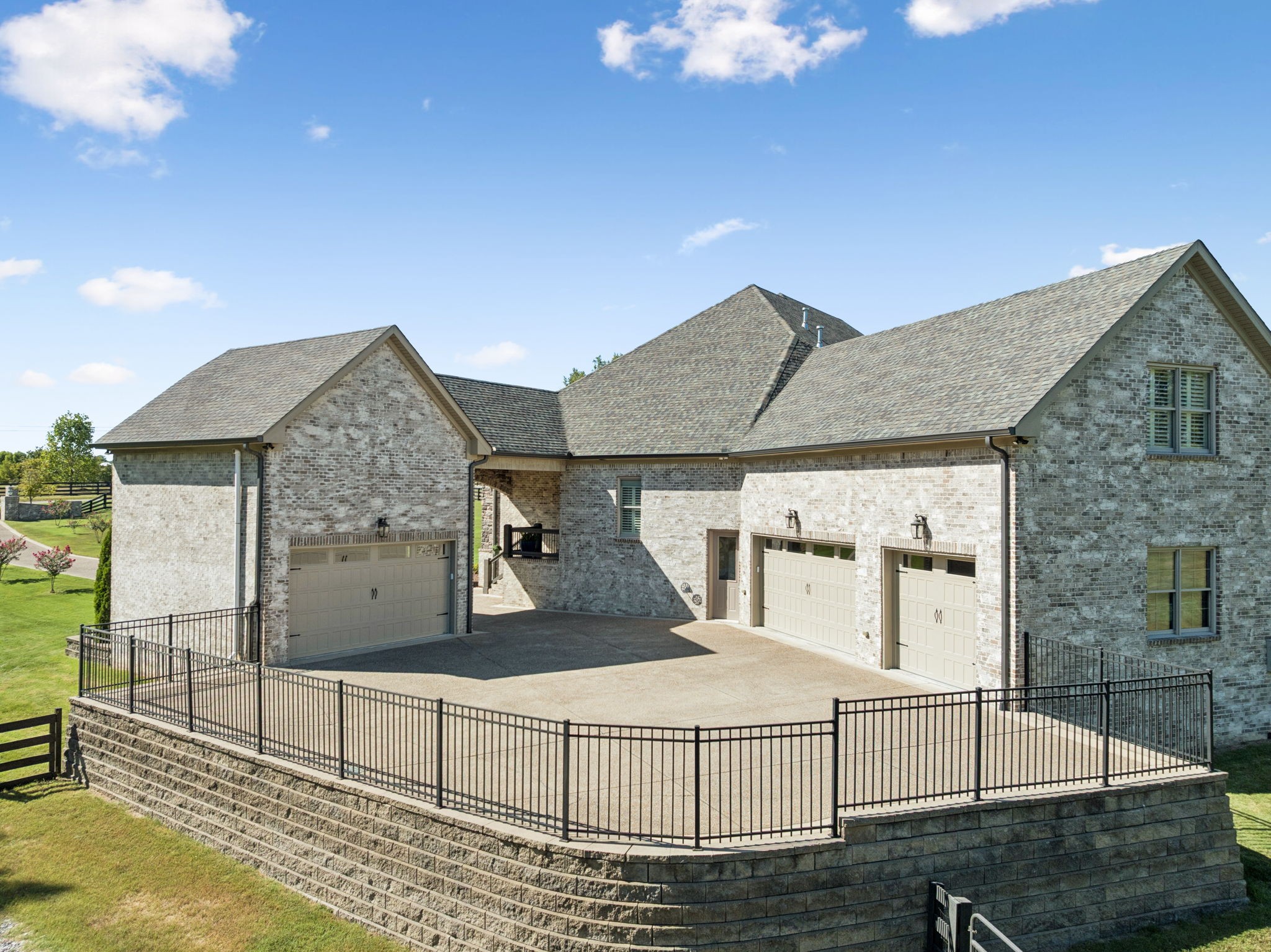 662 Neals Ln