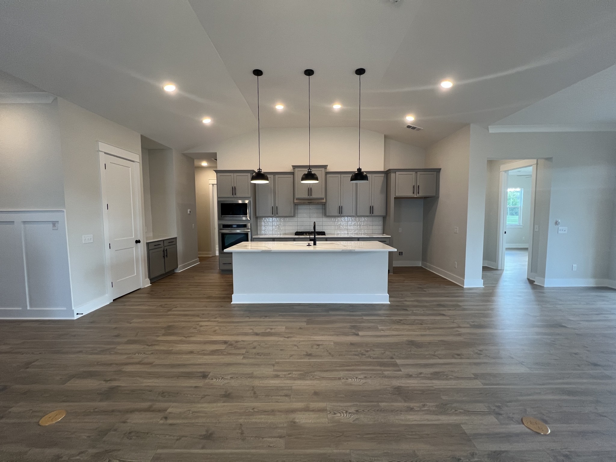 5826 Willoughby way
