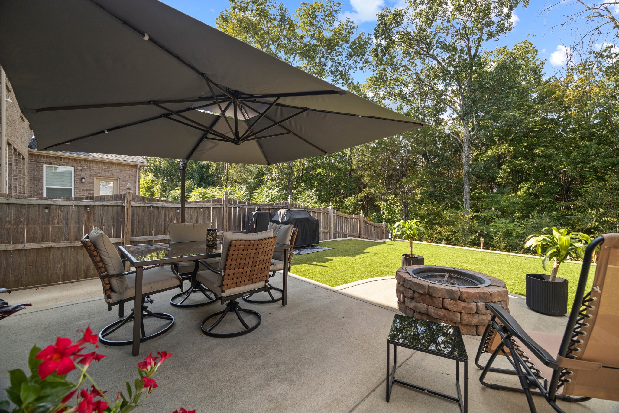 4962 Napoli Dr
