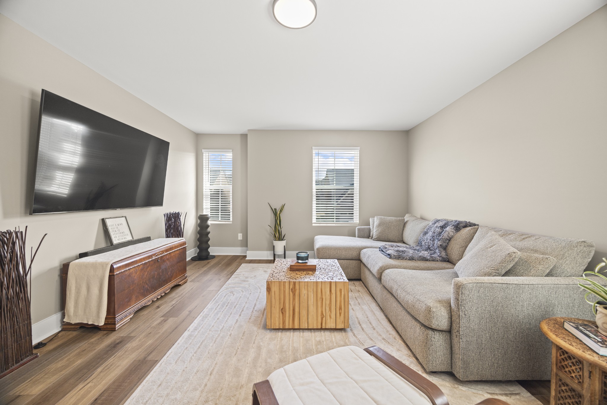 4962 Napoli Dr