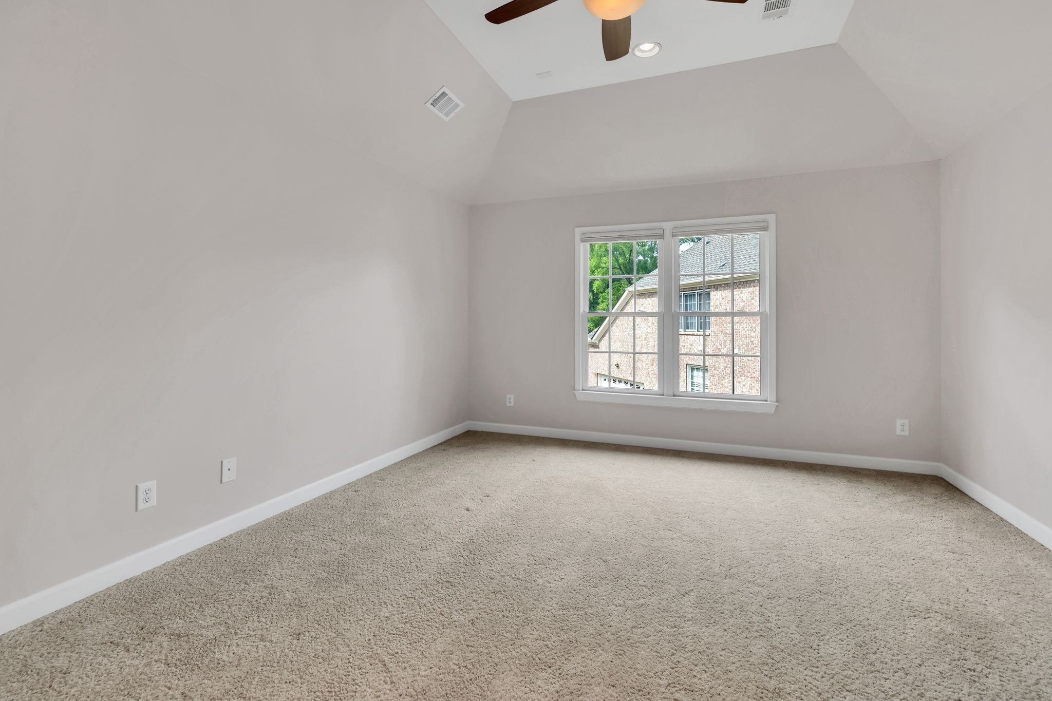 429 Caledonian Ct