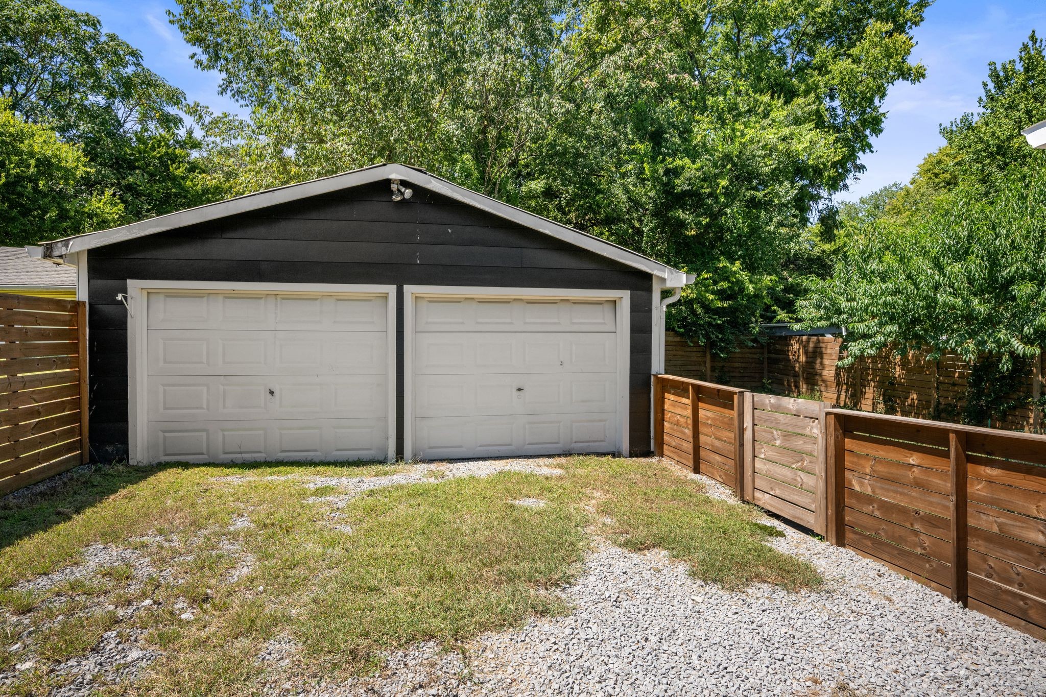 2109B Sadler Ave