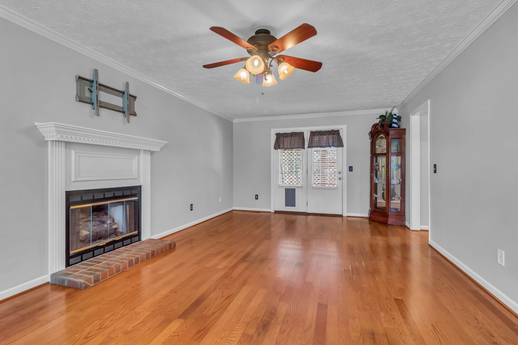 4000 Claude Dr