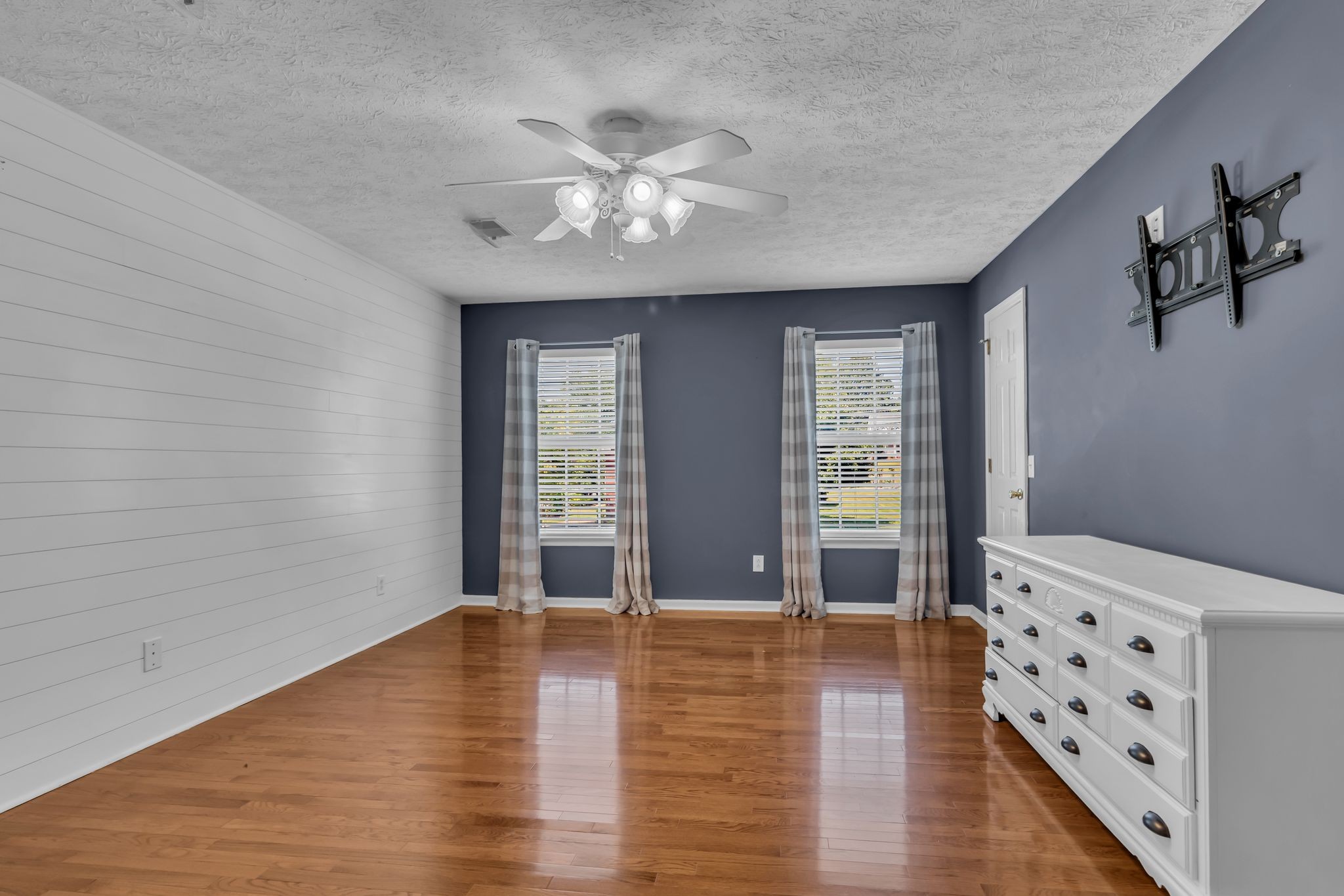 4000 Claude Dr