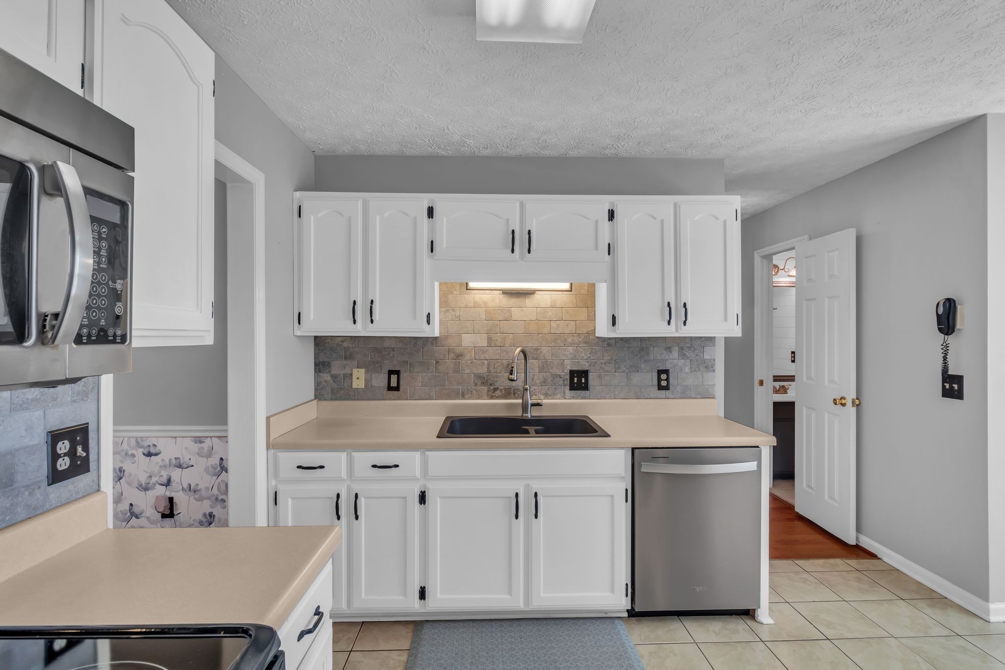 4000 Claude Dr