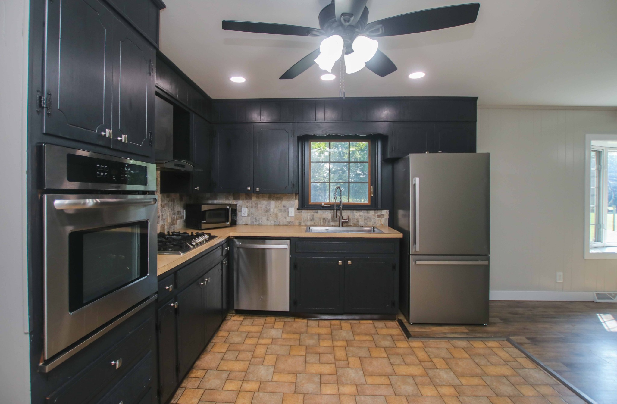106 Ledgeview Dr