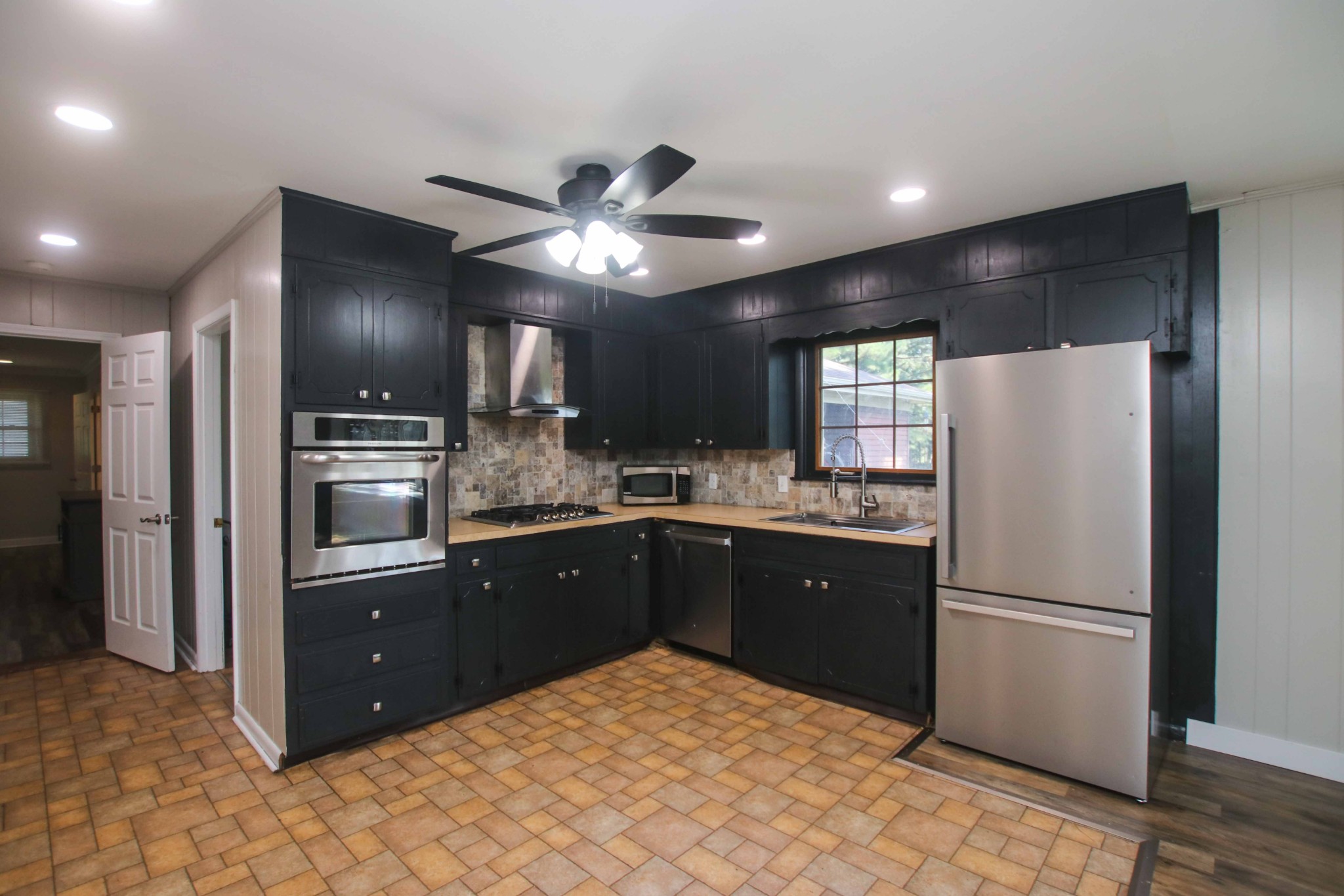 106 Ledgeview Dr