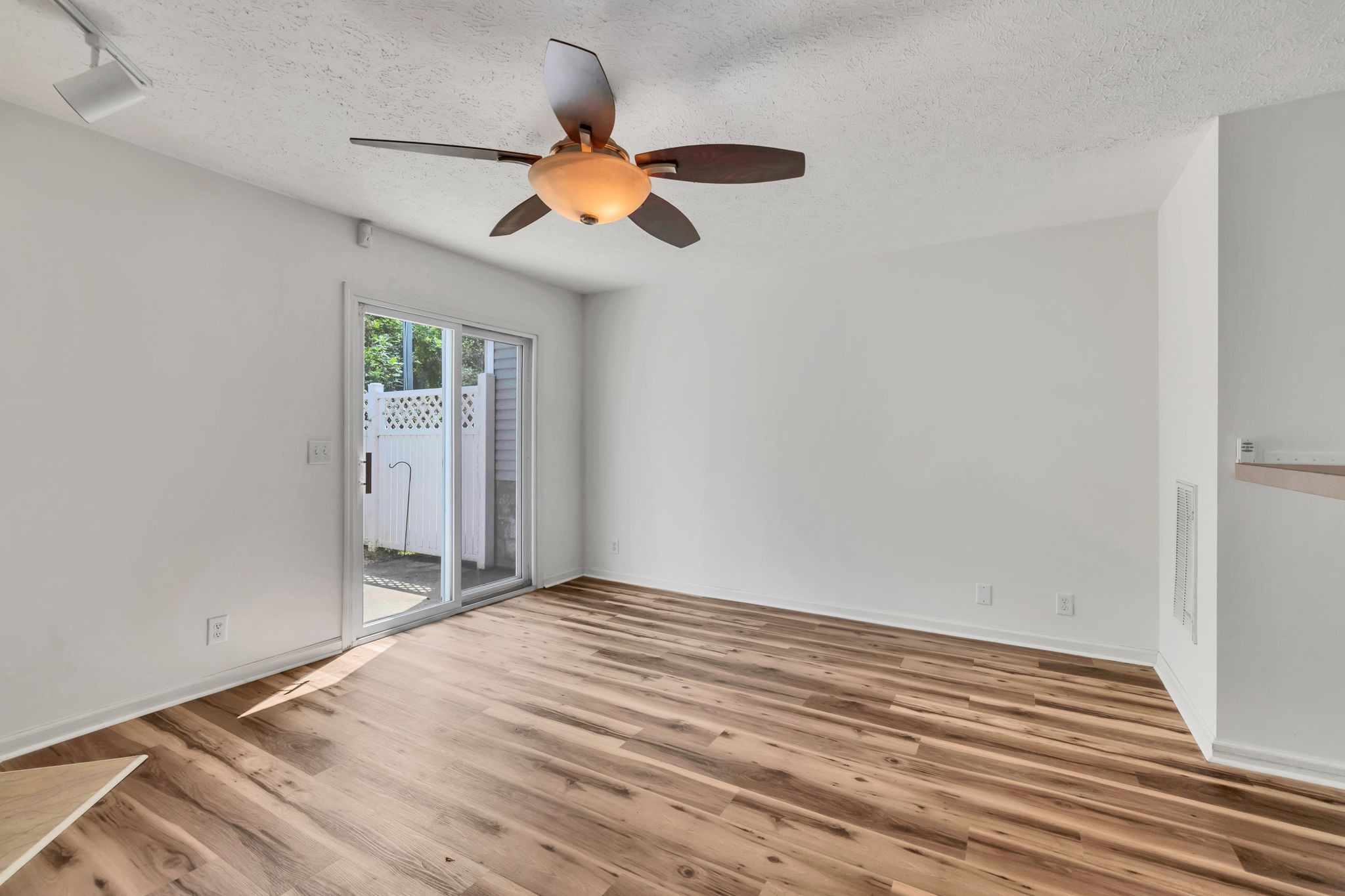 604 Flintlock Ct Unit: 604