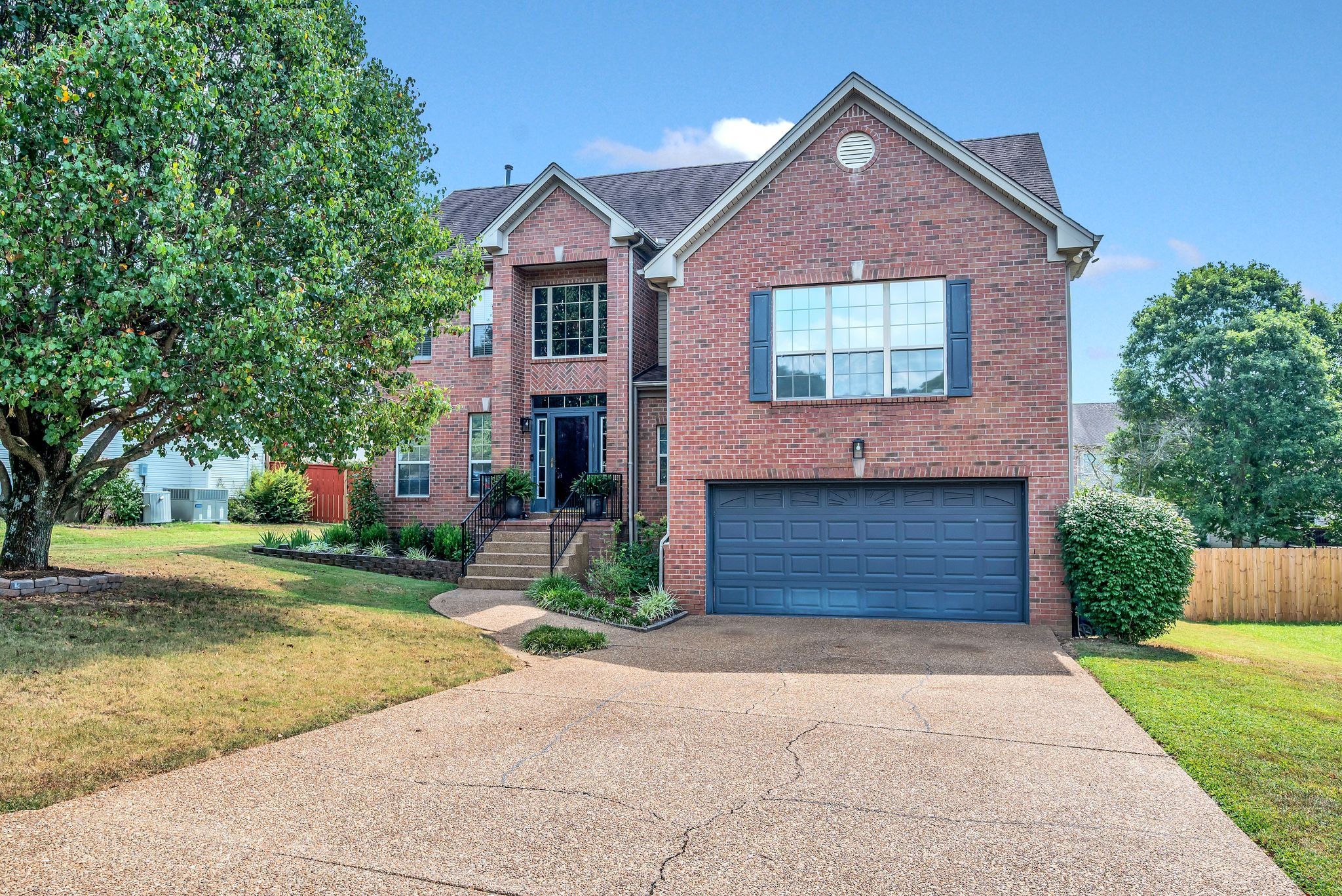 121 Rose Garden Ln