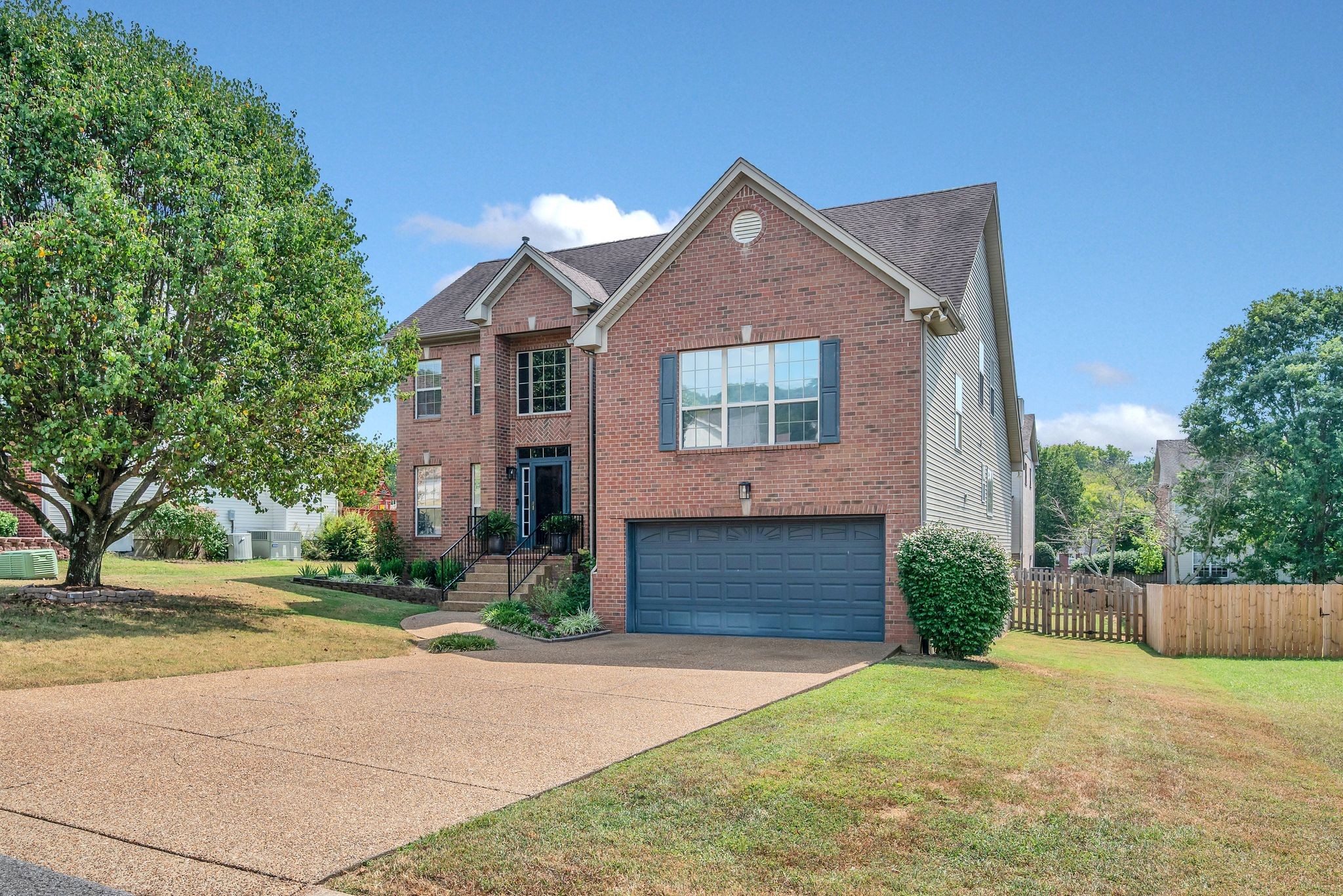 121 Rose Garden Ln