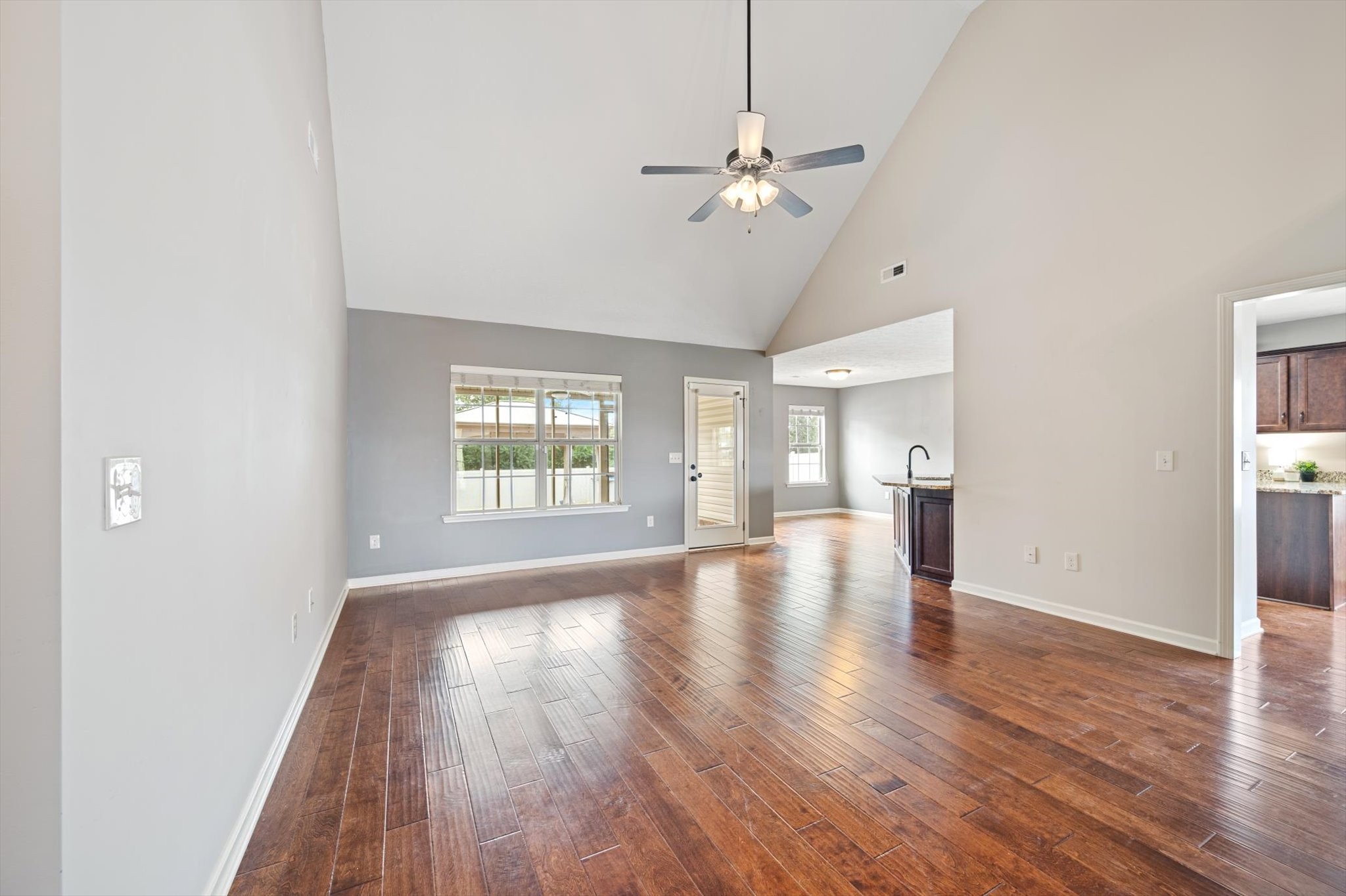 1313 Round Rock Dr