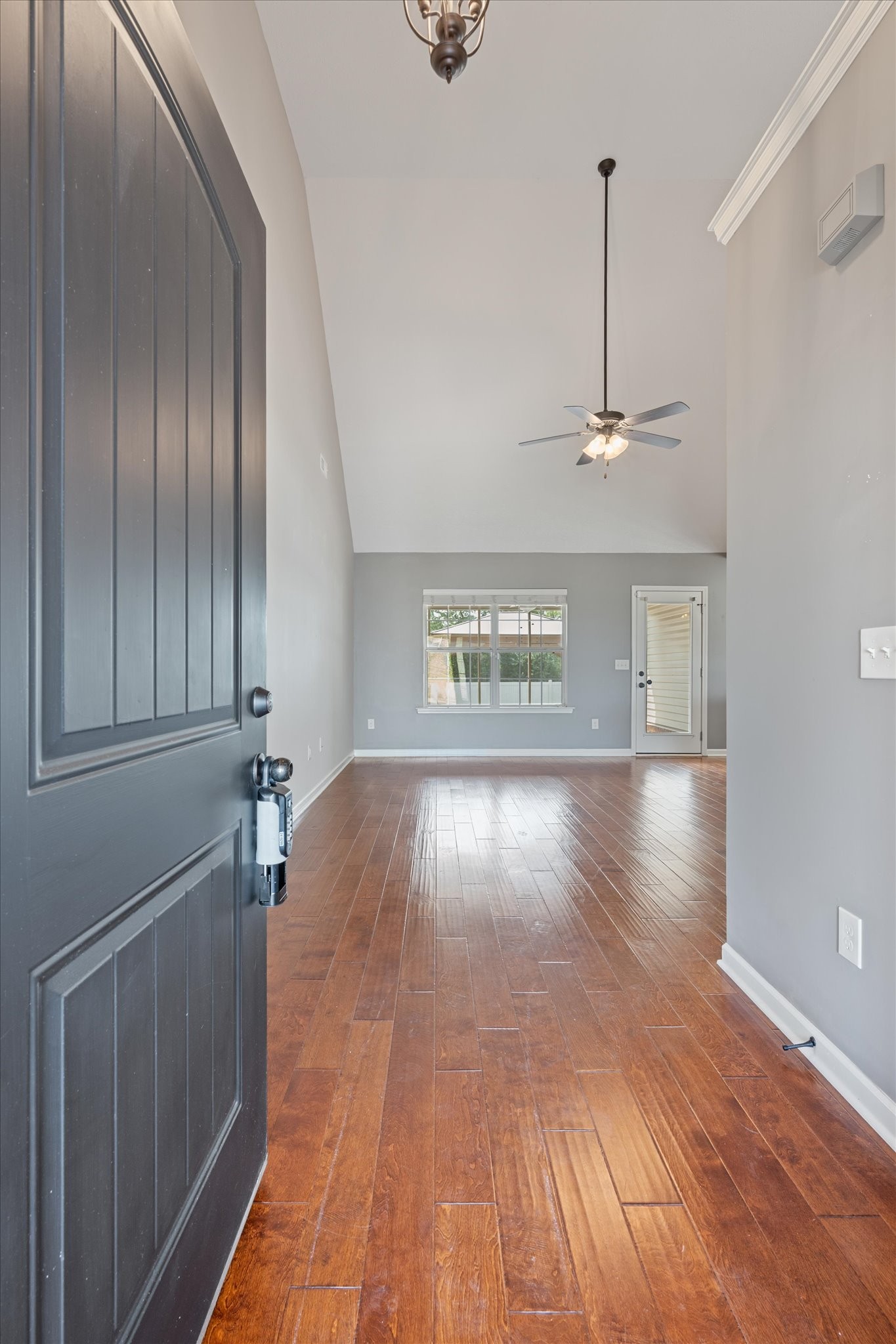 1313 Round Rock Dr