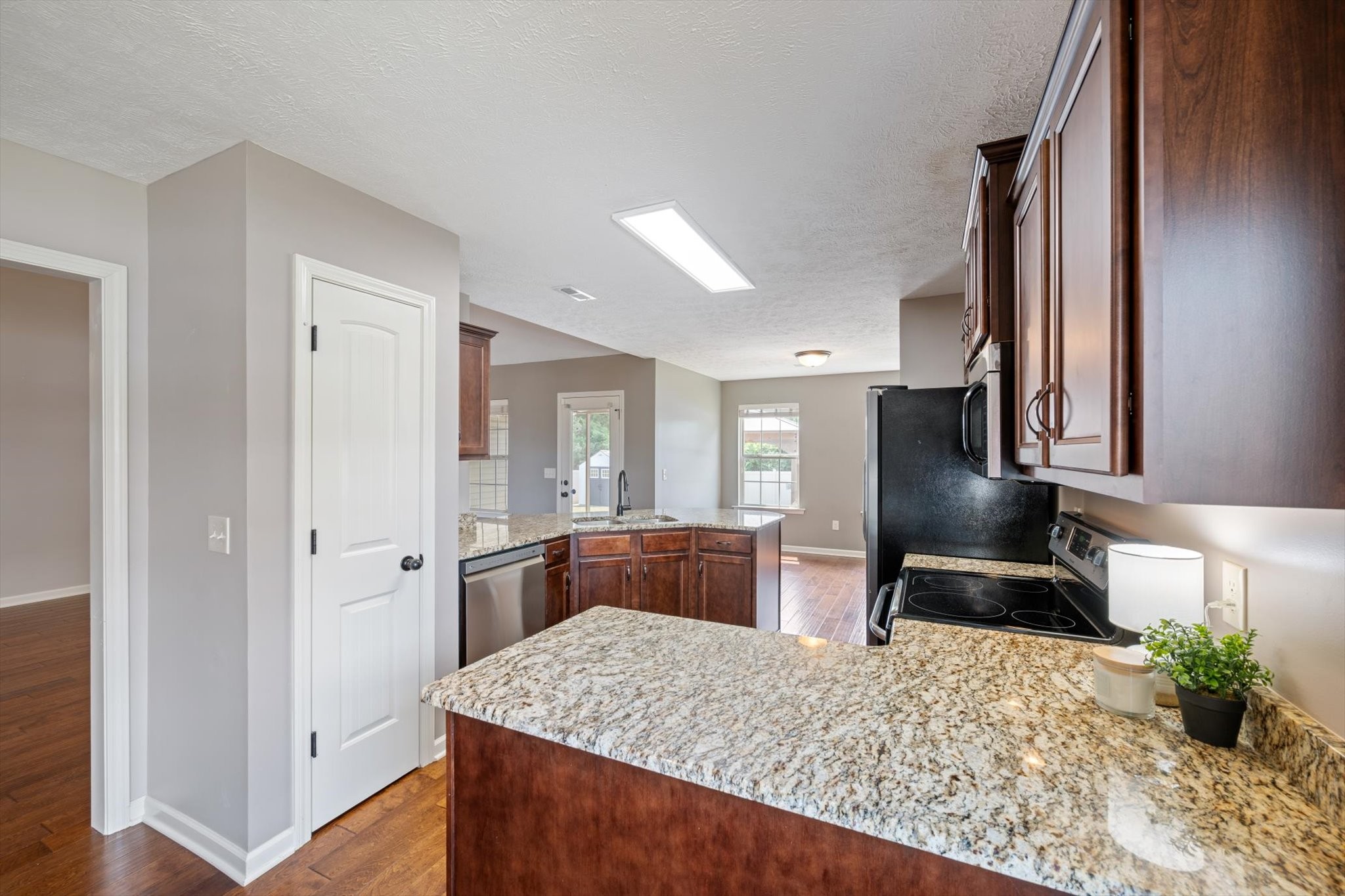 1313 Round Rock Dr