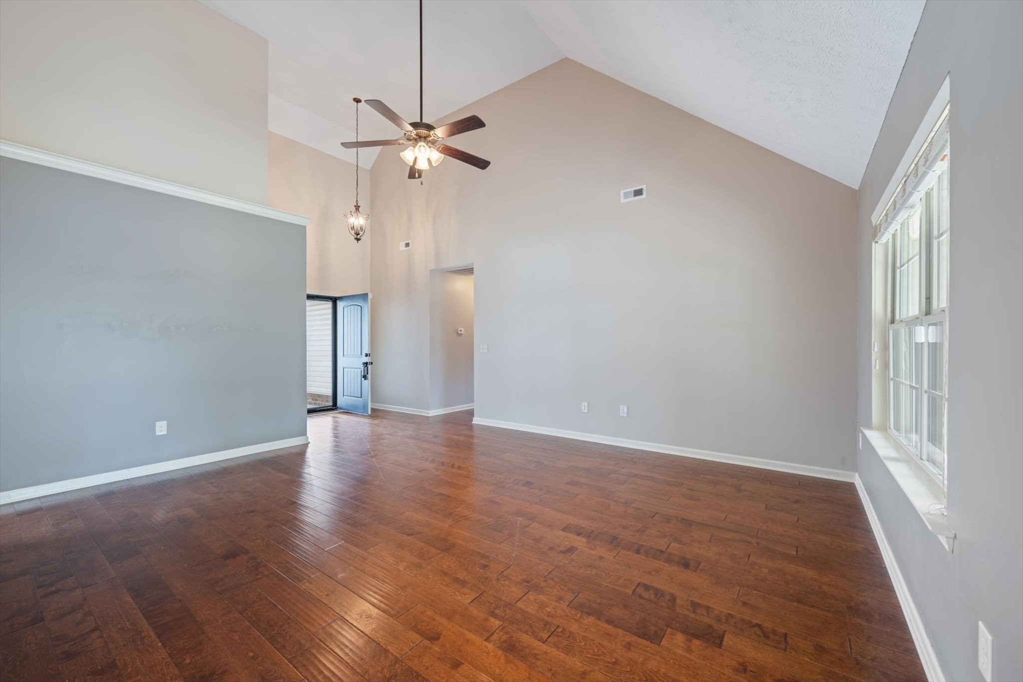 1313 Round Rock Dr